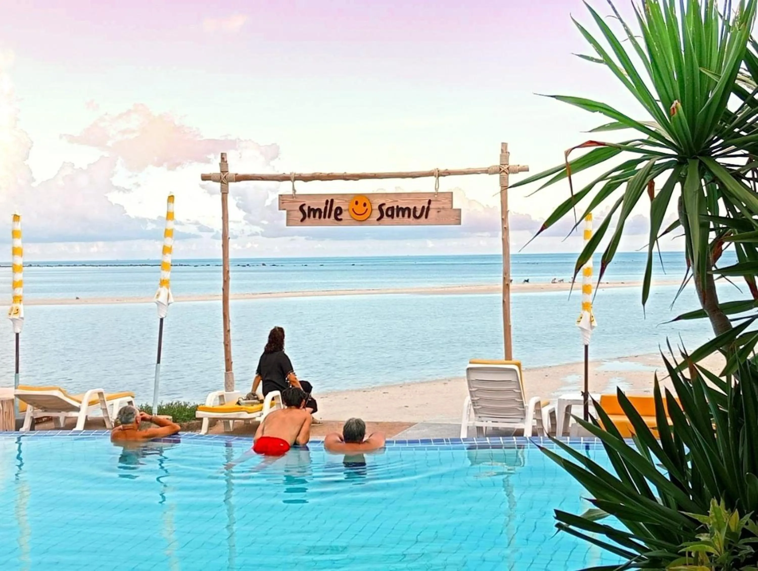 Swimming pool in Smile Samui Chaweng Beach Front Resort