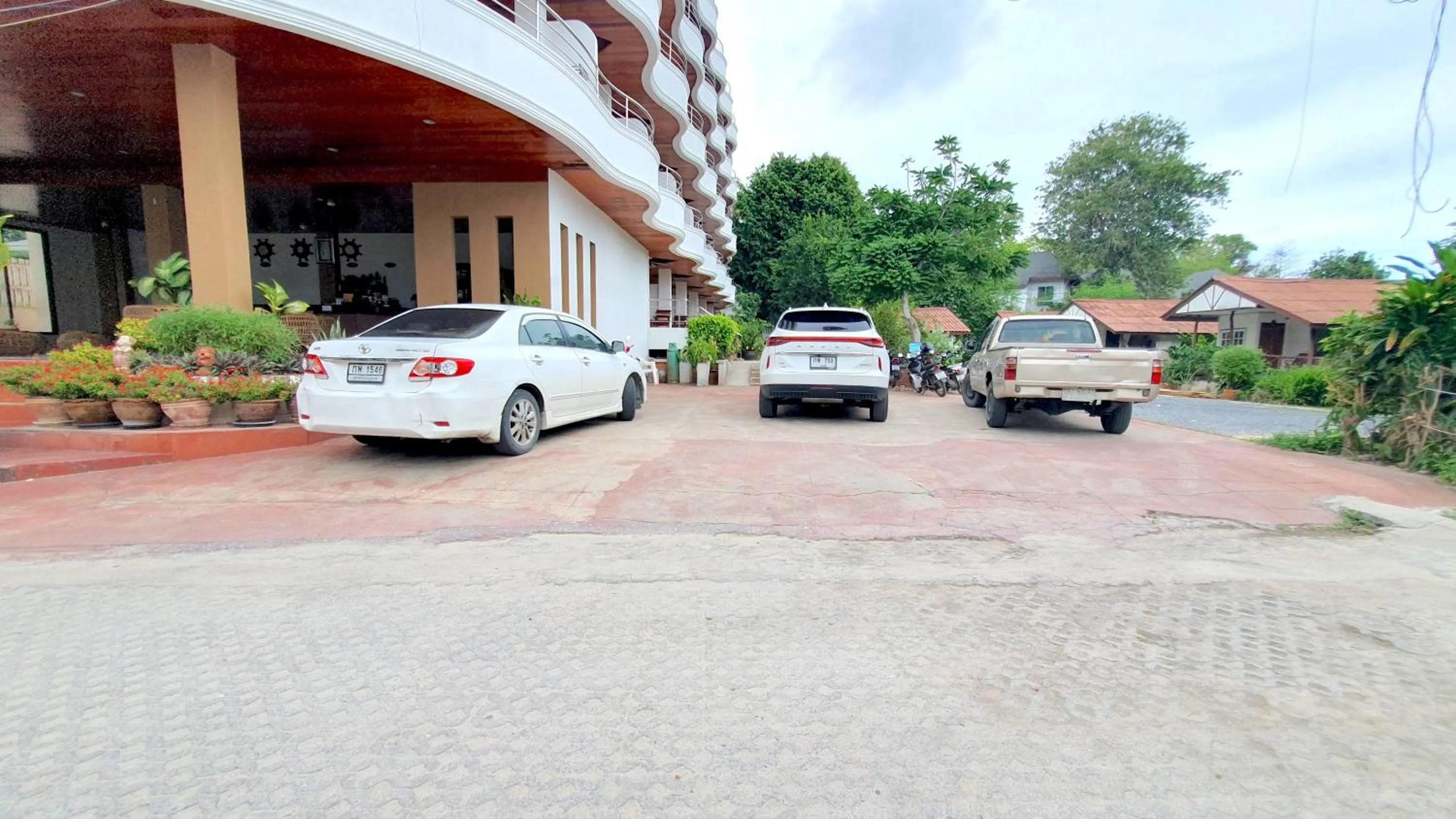 Parking in Smile Samui Chaweng Beach Front Resort