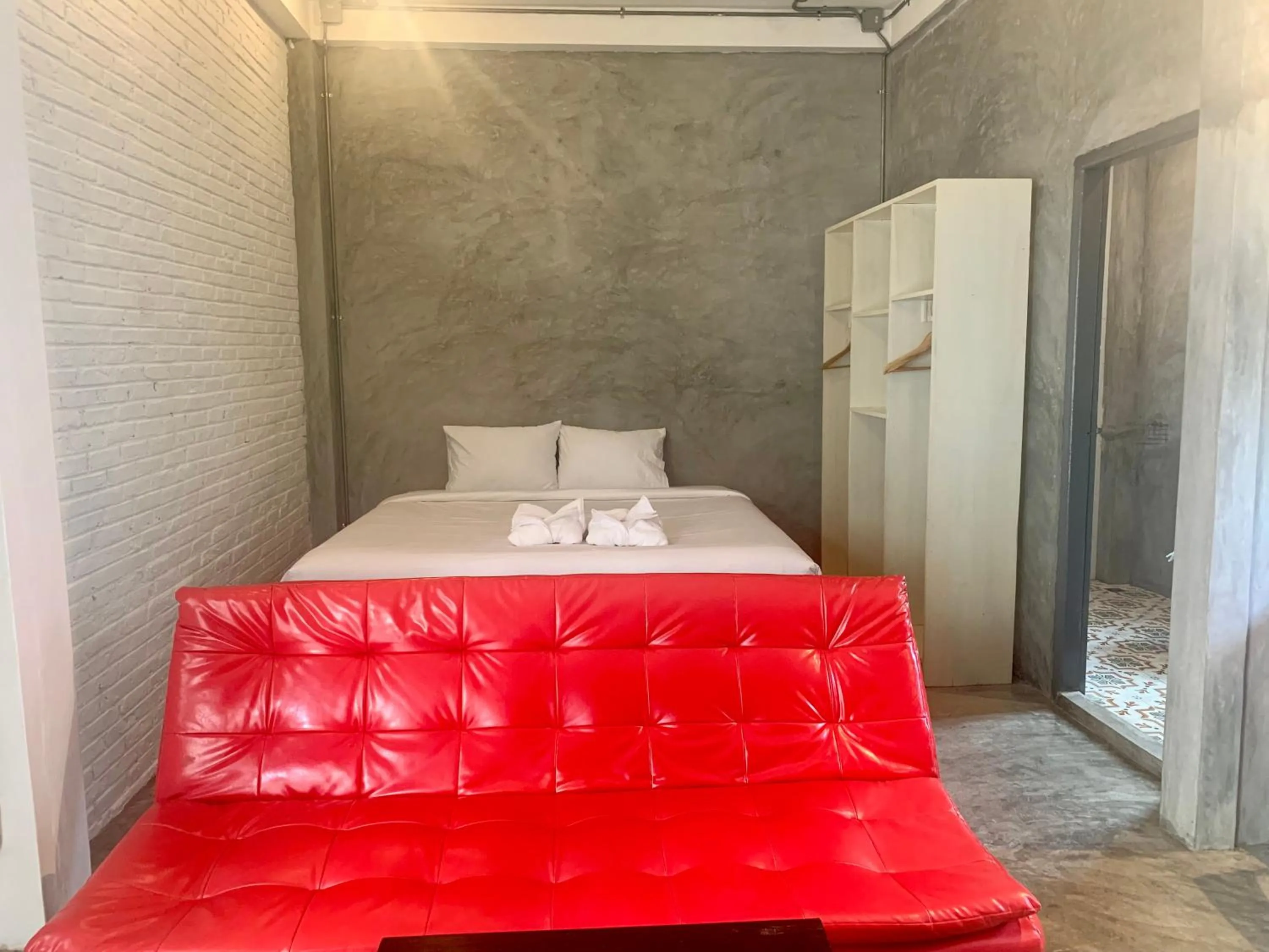 Photo of the whole room, Bed in La nuit de laos