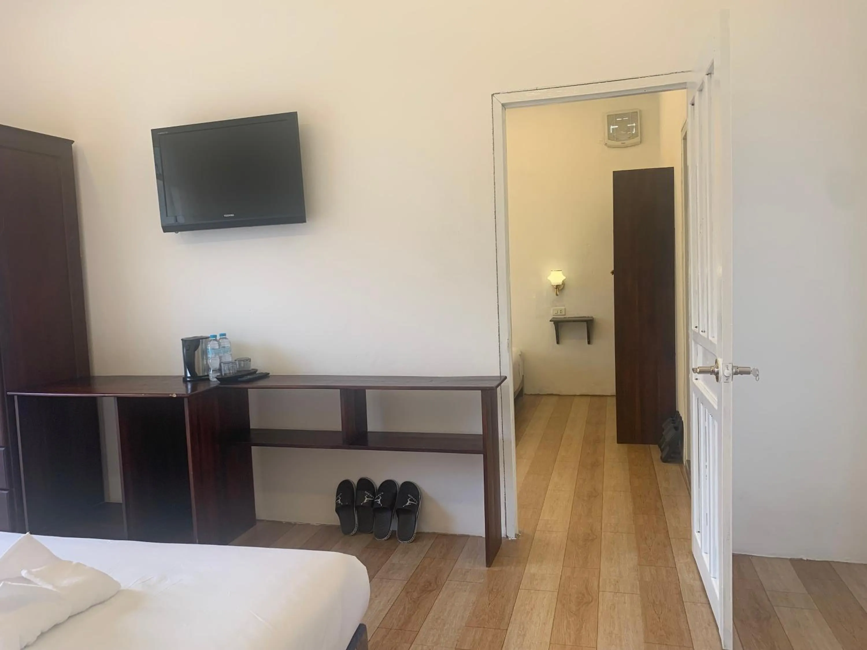 Photo of the whole room, Bed in La nuit de laos