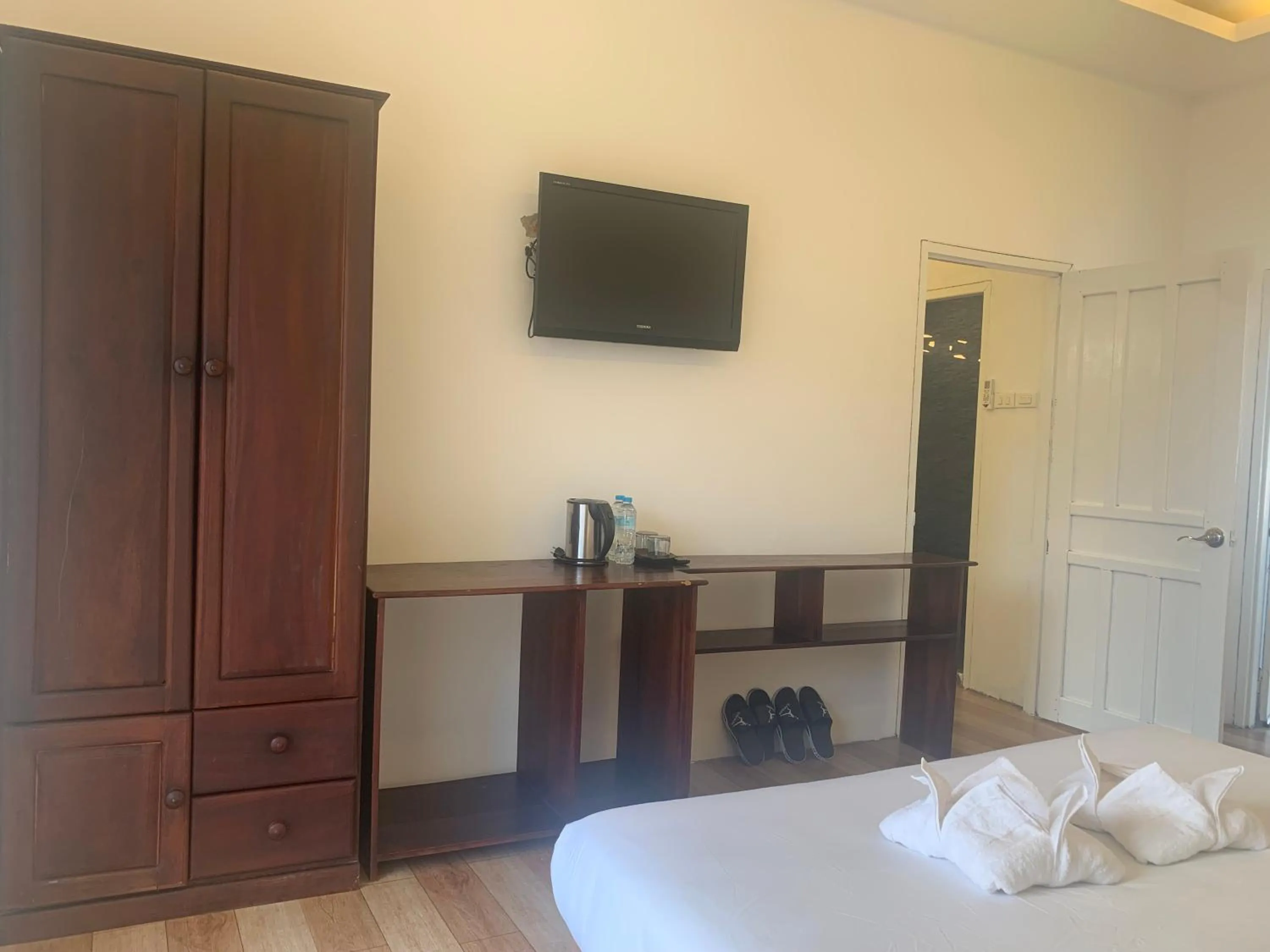 Photo of the whole room, Bed in La nuit de laos