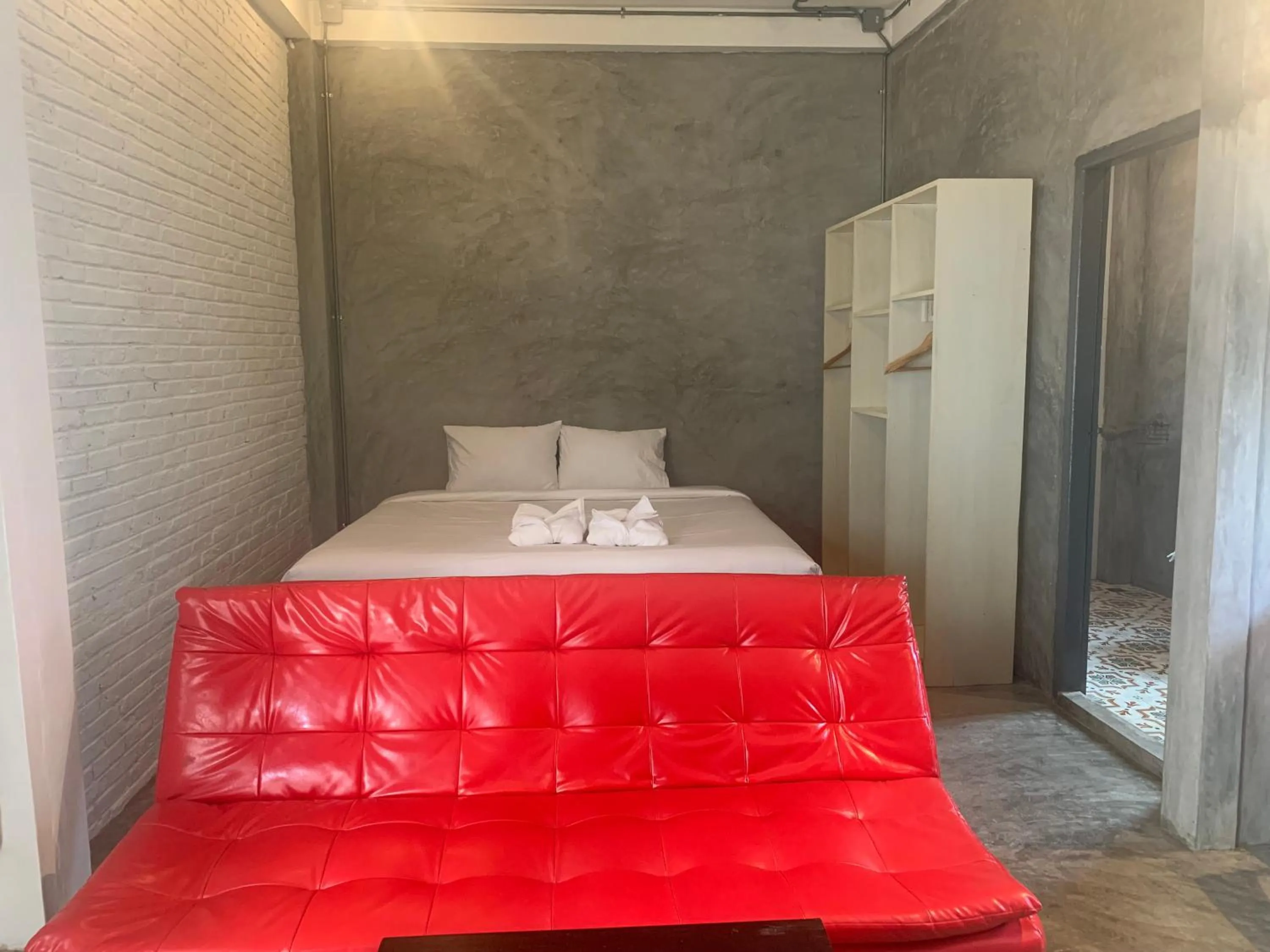 Photo of the whole room, Bed in La nuit de laos