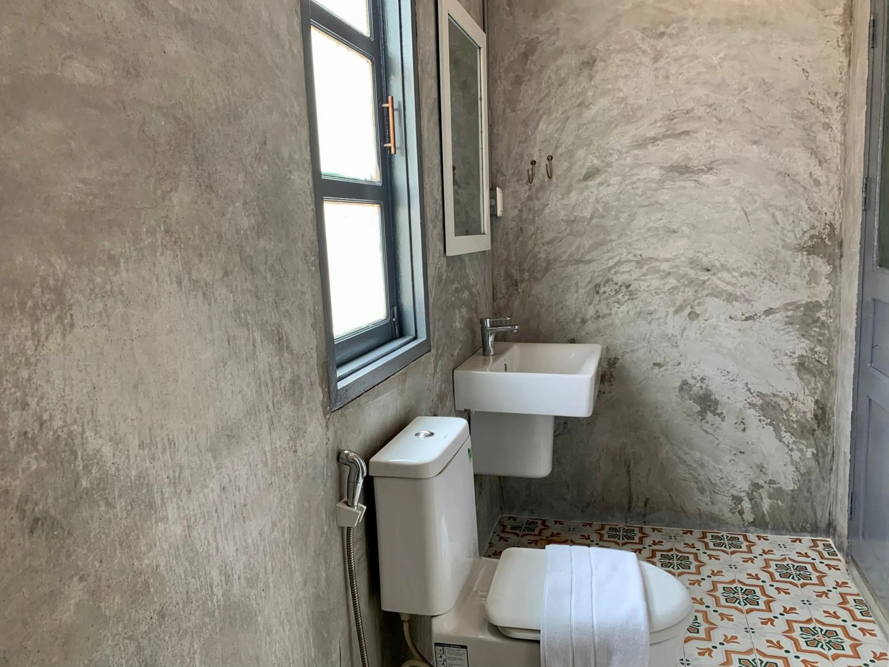 Toilet in La nuit de laos