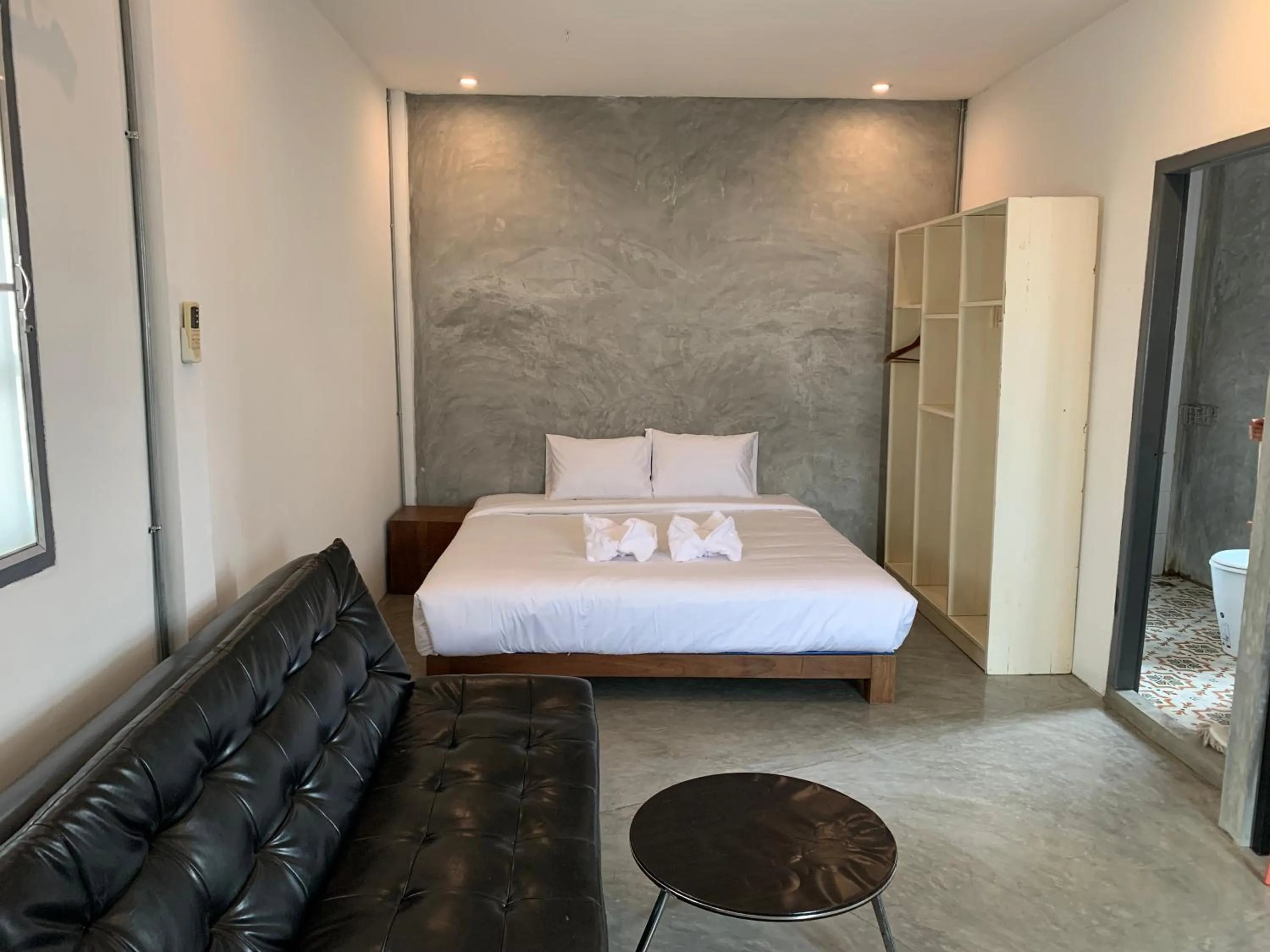 Photo of the whole room, Bed in La nuit de laos