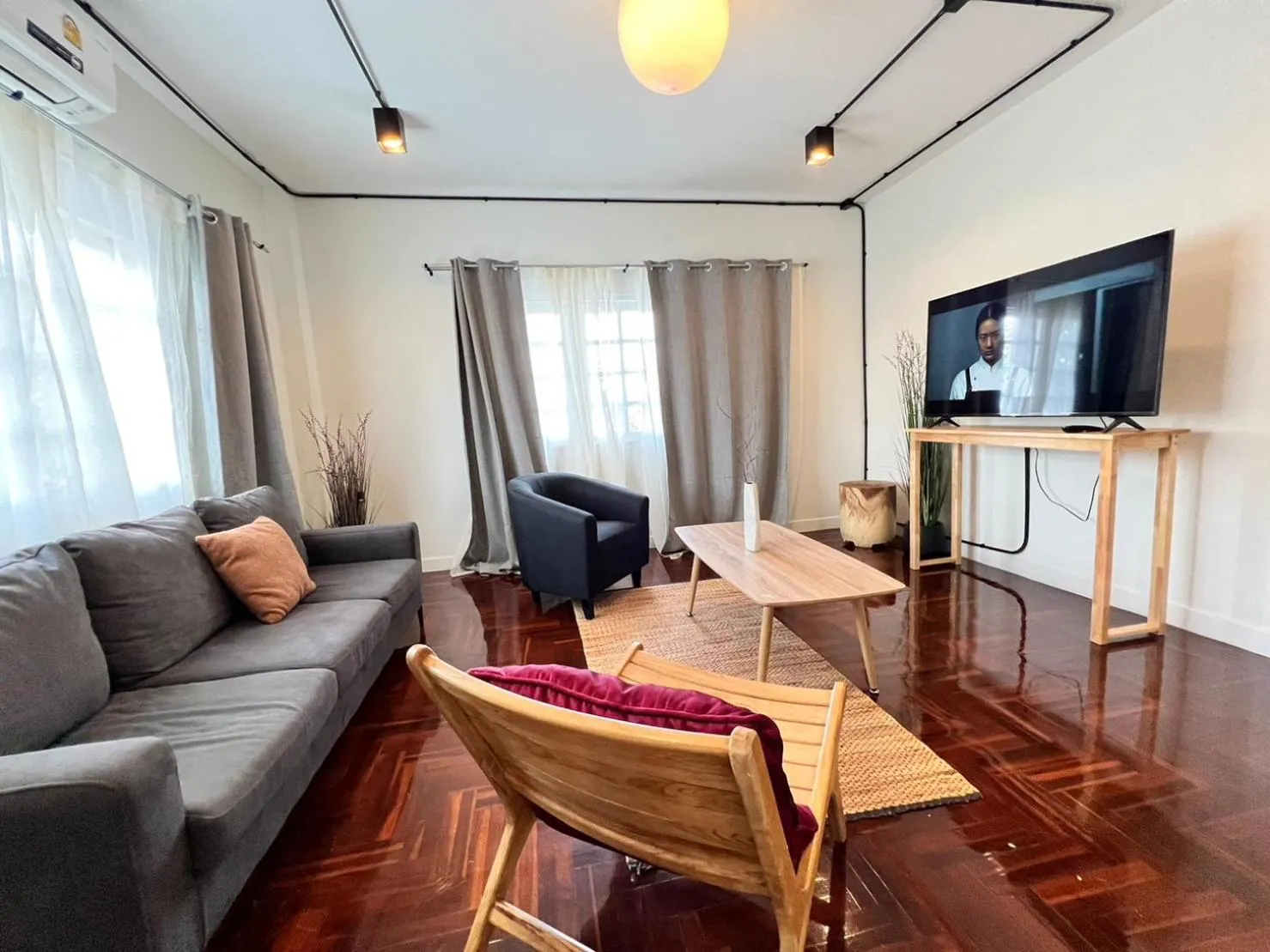 Family in Mini-Me HUBS, Charm Suites & Pool in Old City