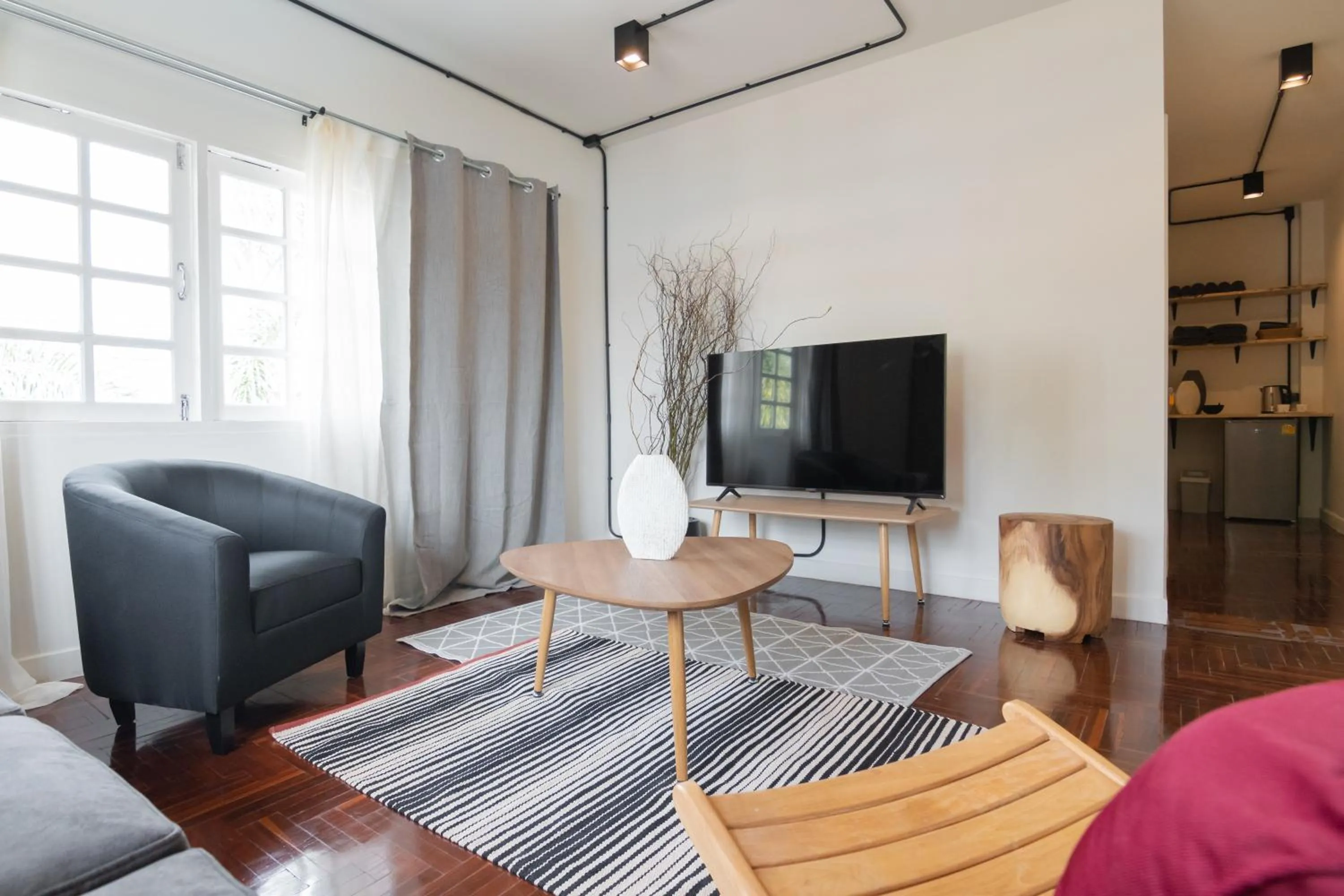 Communal lounge/ TV room in Mini-Me HUBS, Charm Suites & Pool in Old City