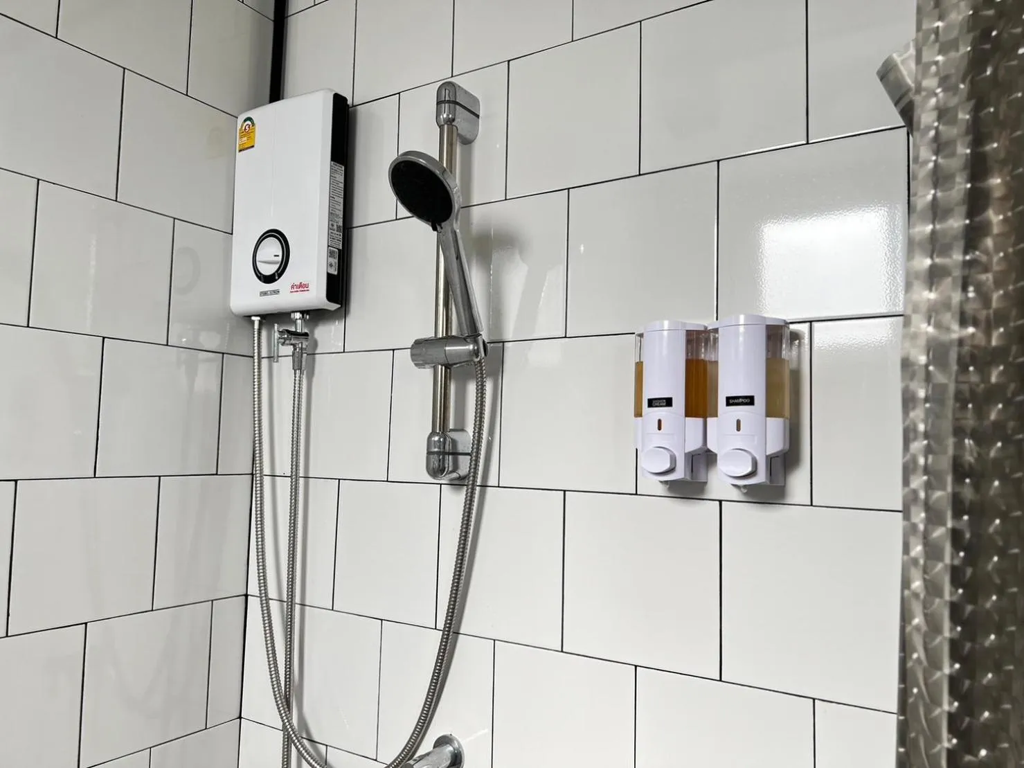 Shower in Mini-Me HUBS, Charm Suites & Pool in Old City