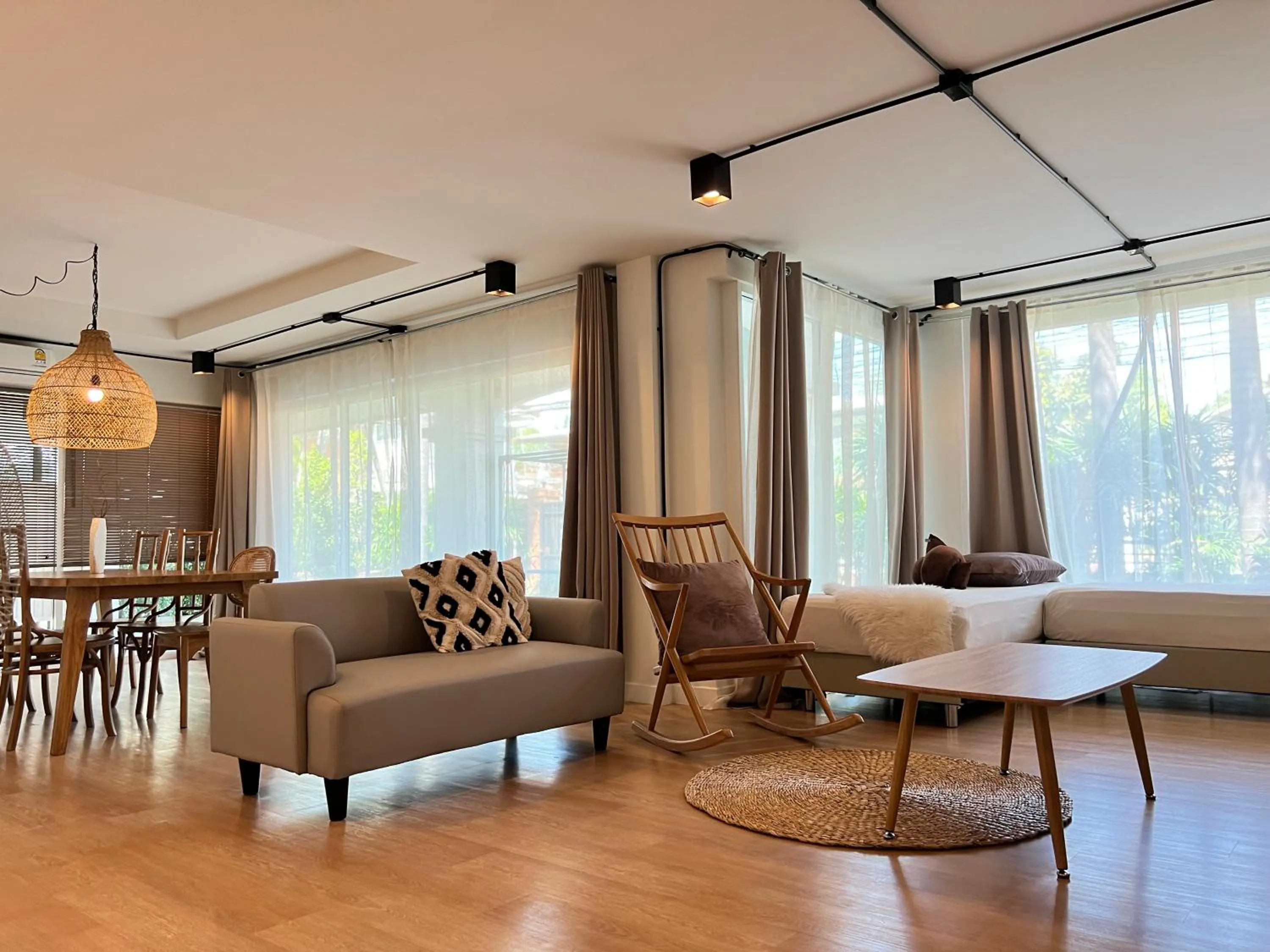 Living room in Mini-Me HUBS, Charm Suites & Pool in Old City