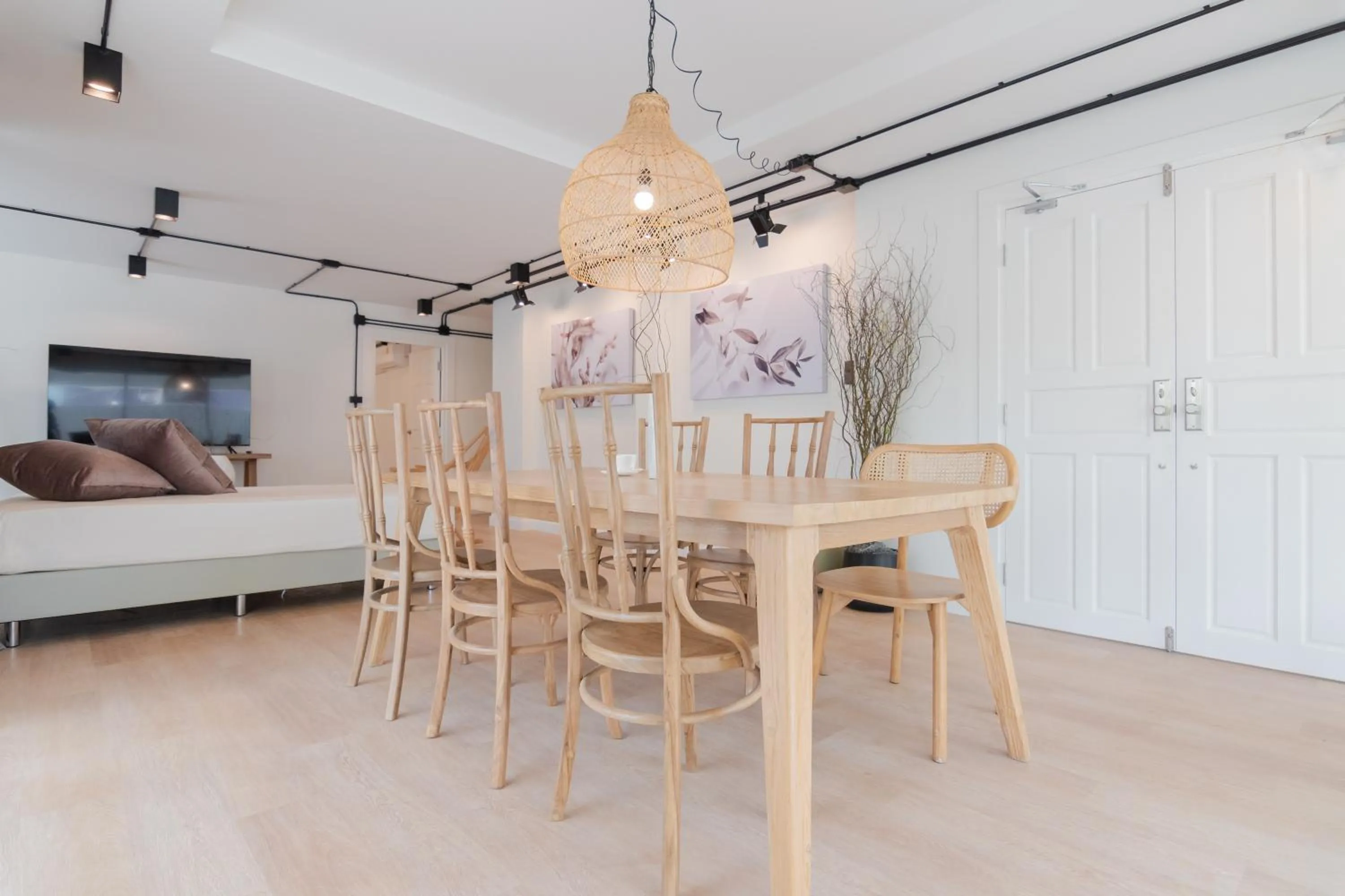 Living room, Bed in Mini-Me HUBS, Charm Suites & Pool in Old City