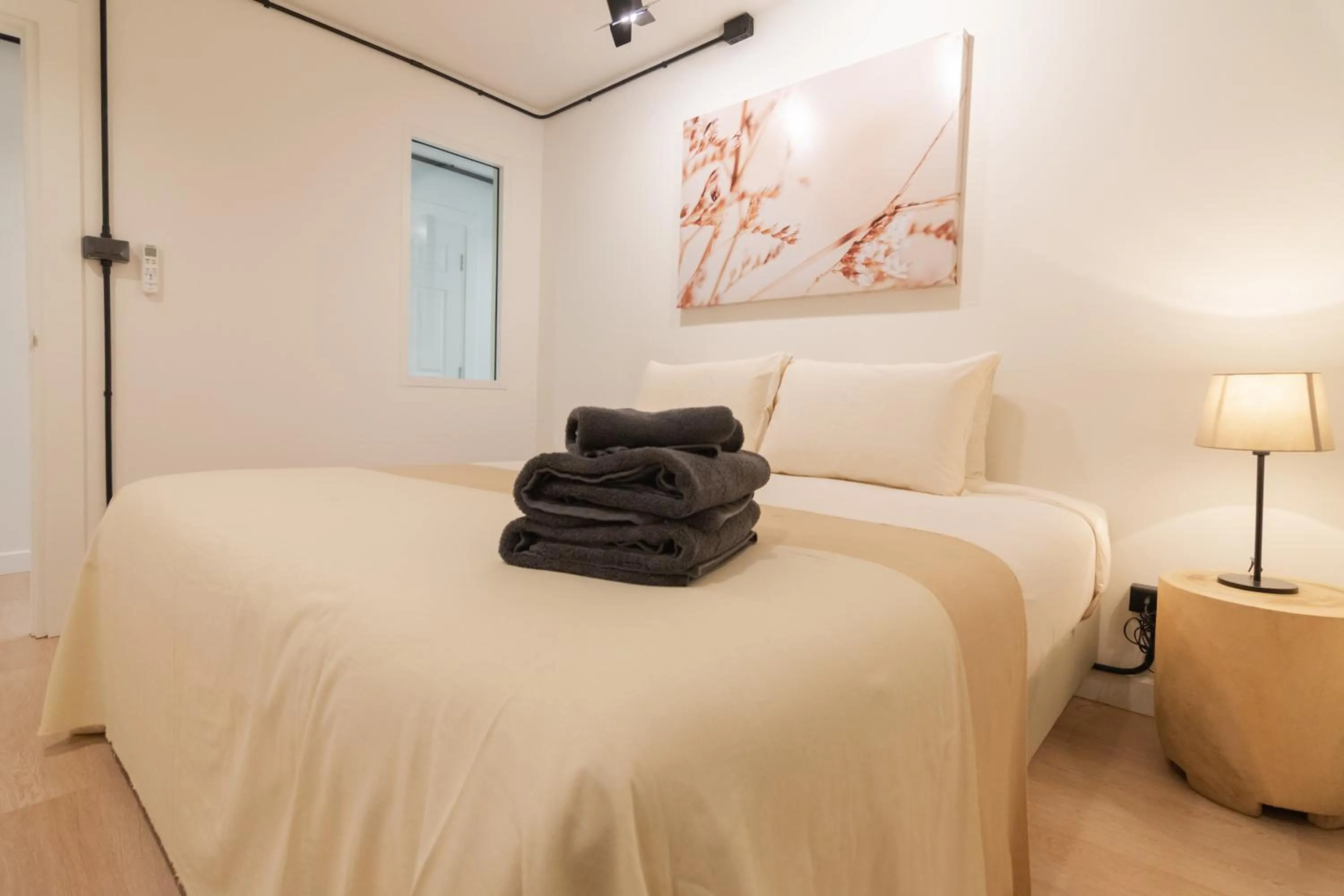 Bed in Mini-Me HUBS, Charm Suites & Pool in Old City