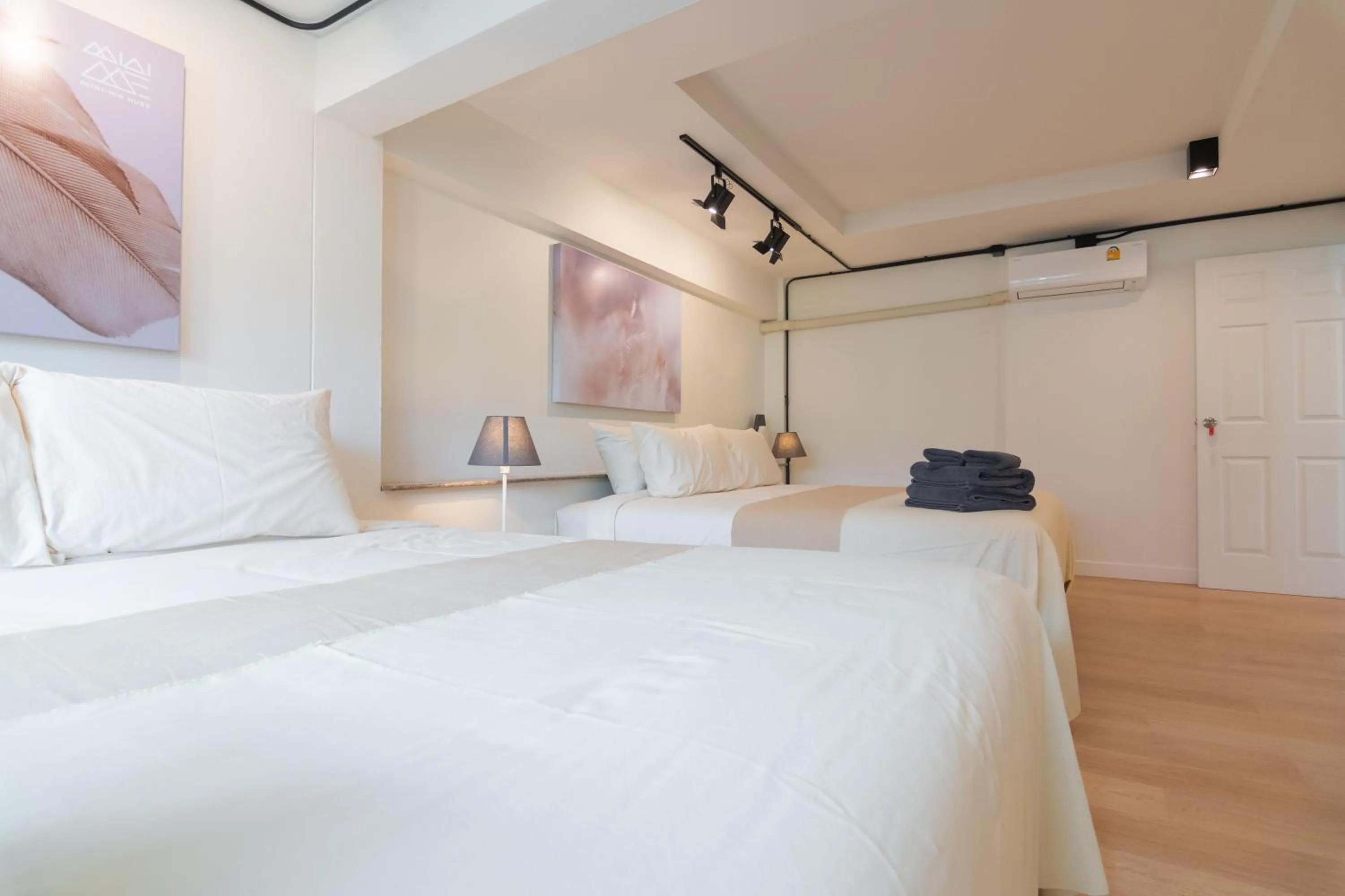 Bed in Mini-Me HUBS, Charm Suites & Pool in Old City