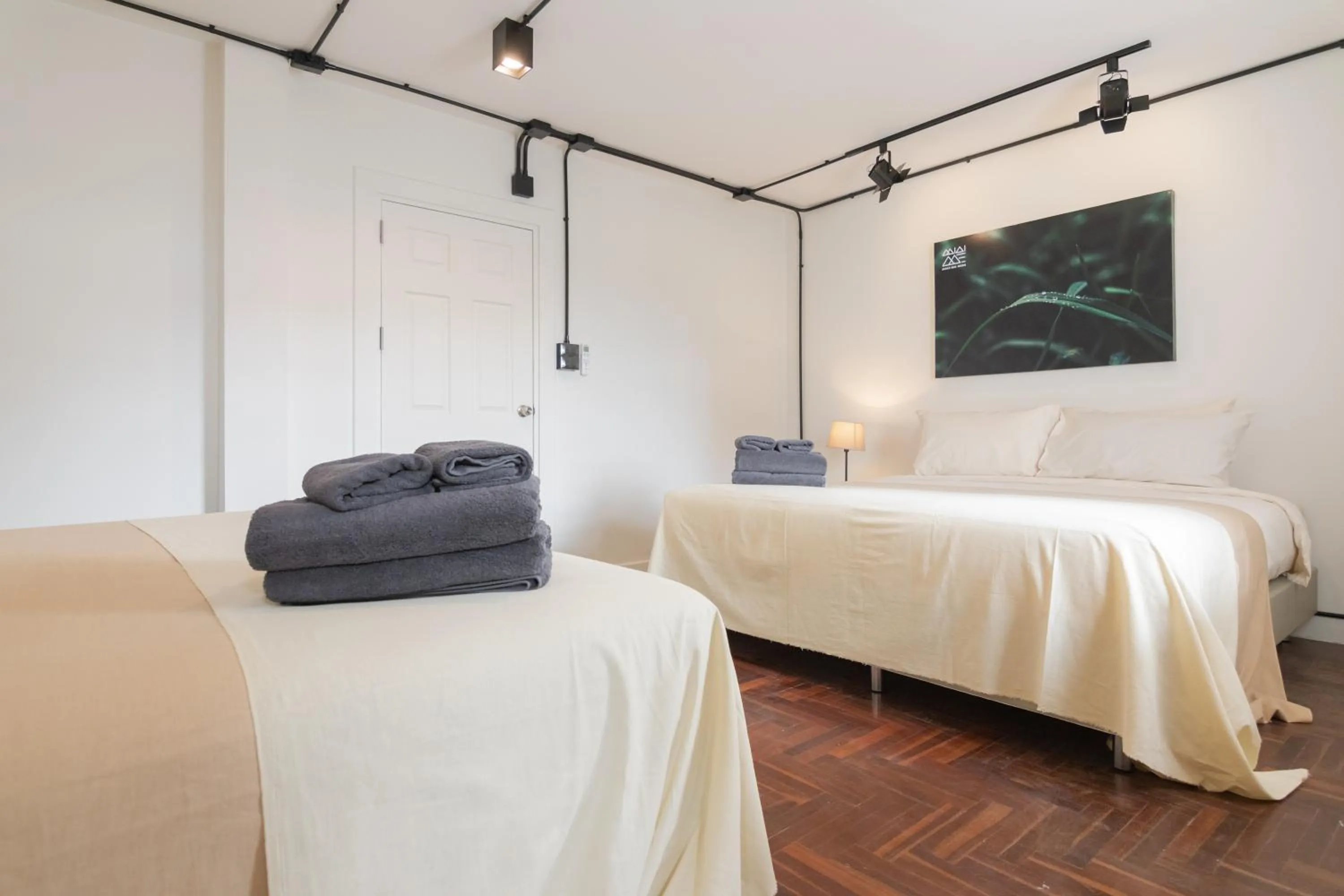 Bed in Mini-Me HUBS, Charm Suites & Pool in Old City