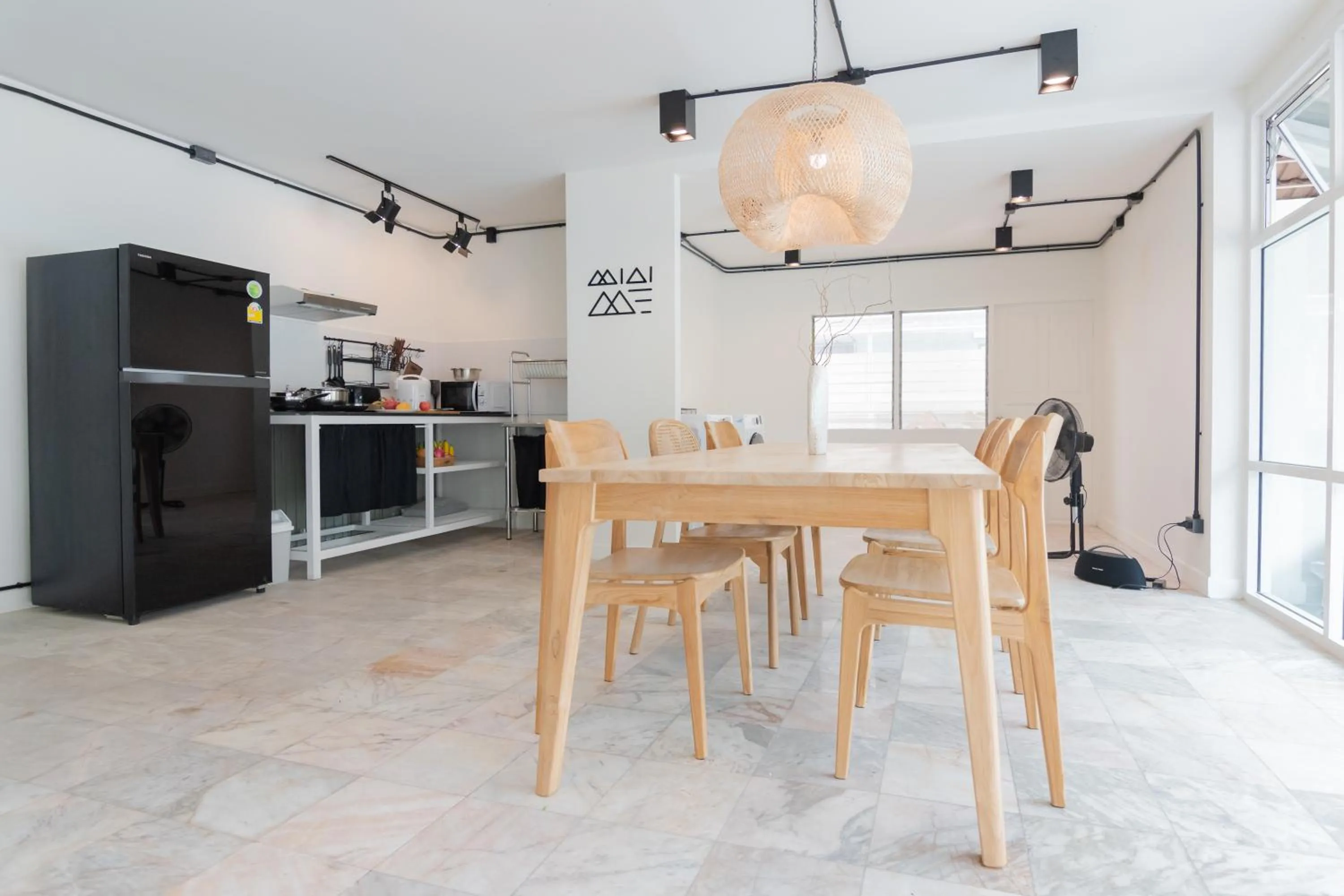 Restaurant/places to eat in Mini-Me HUBS, Charm Suites & Pool in Old City