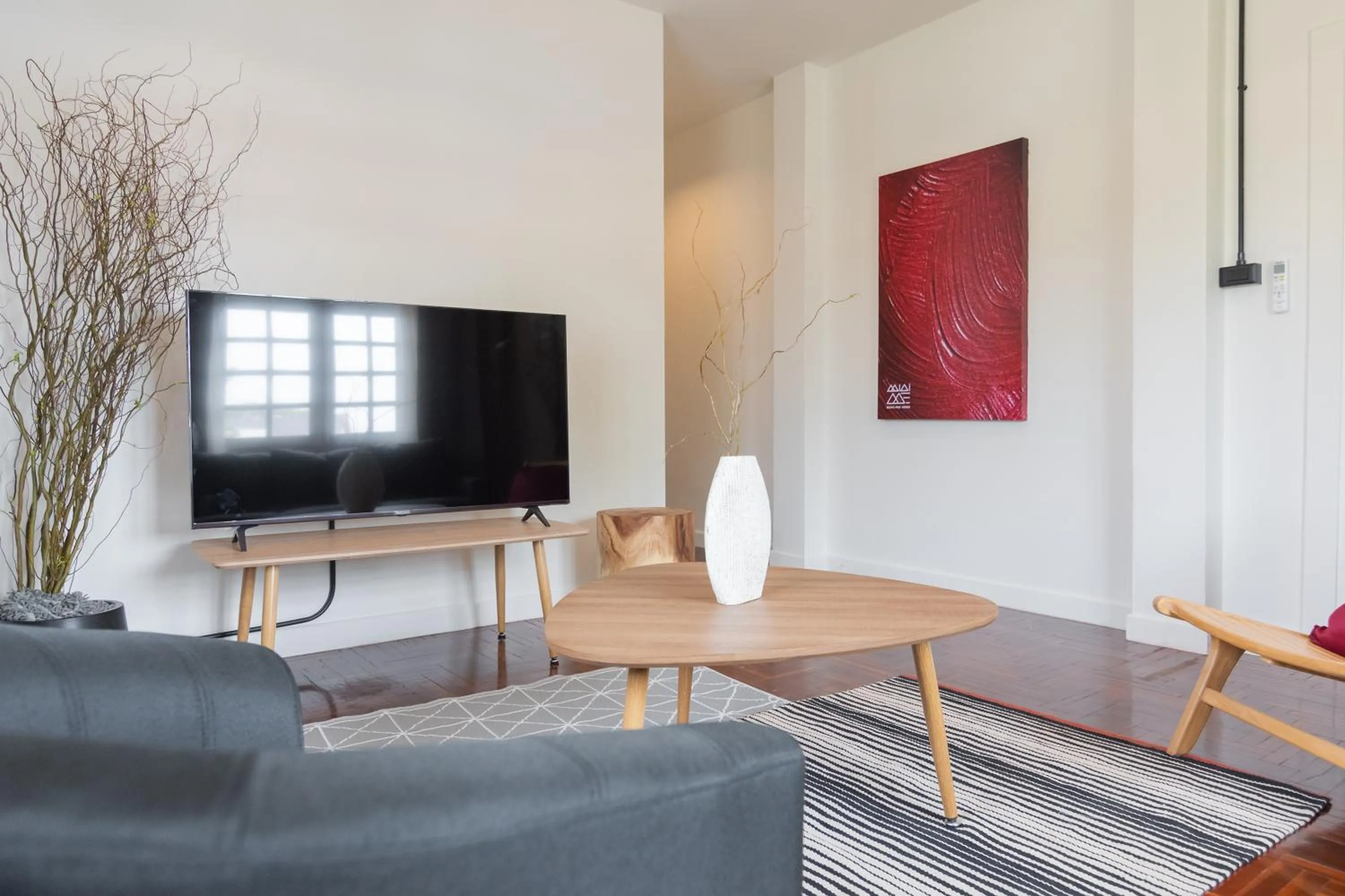 TV and multimedia in Mini-Me HUBS, Charm Suites & Pool in Old City