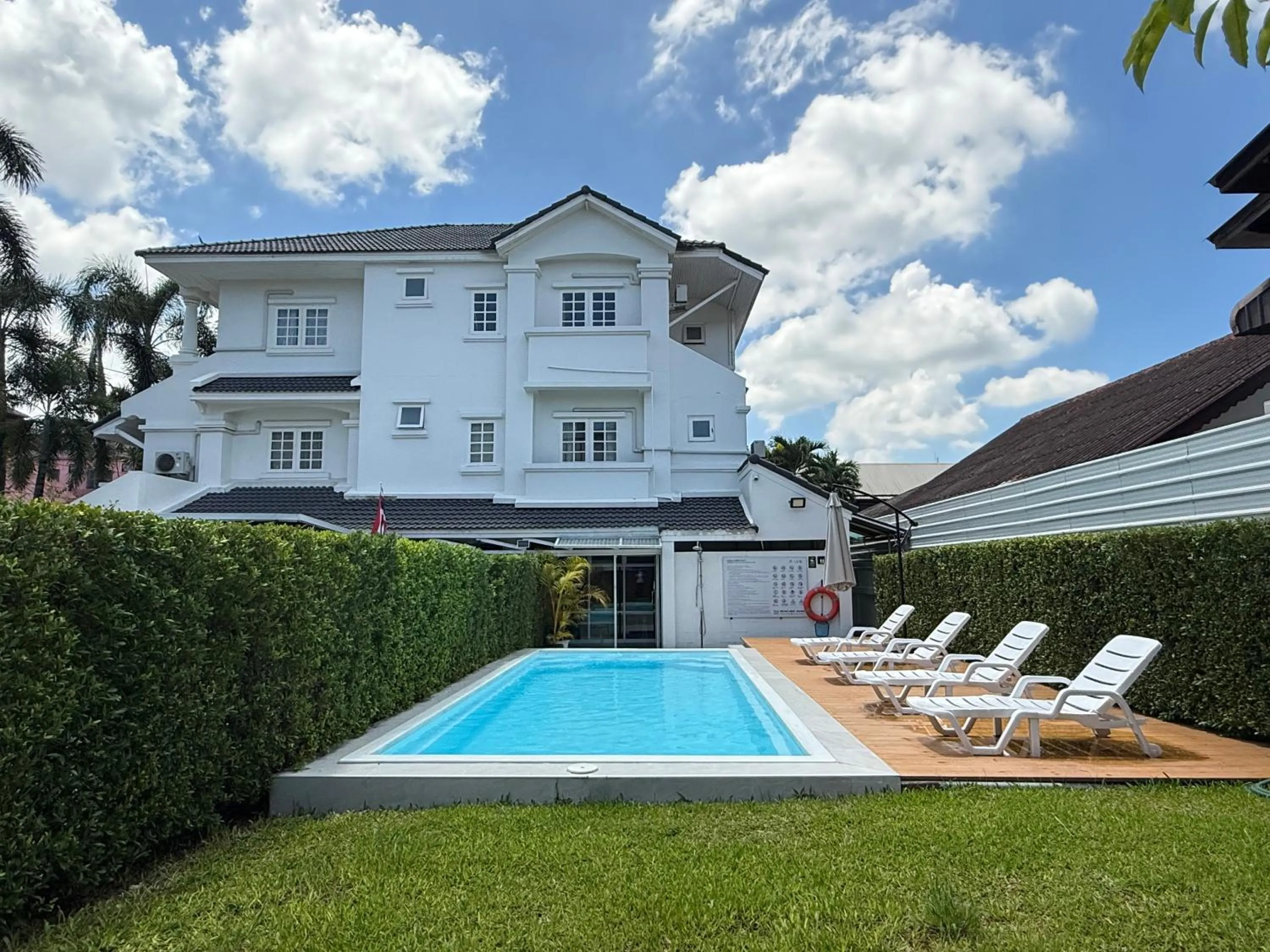 Property building in Mini-Me HUBS, Charm Suites & Pool in Old City