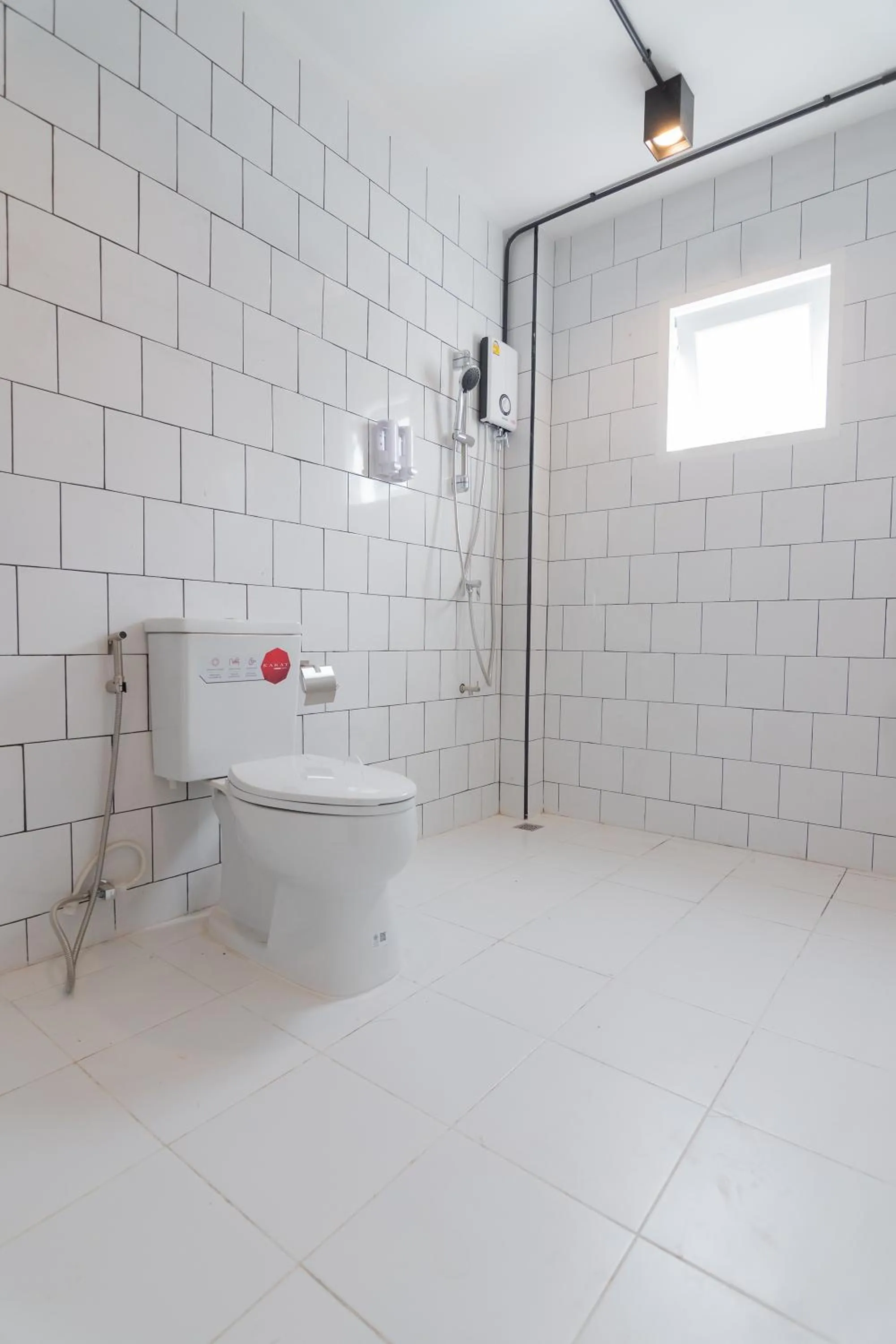 Shower in Mini-Me HUBS, Charm Suites & Pool in Old City