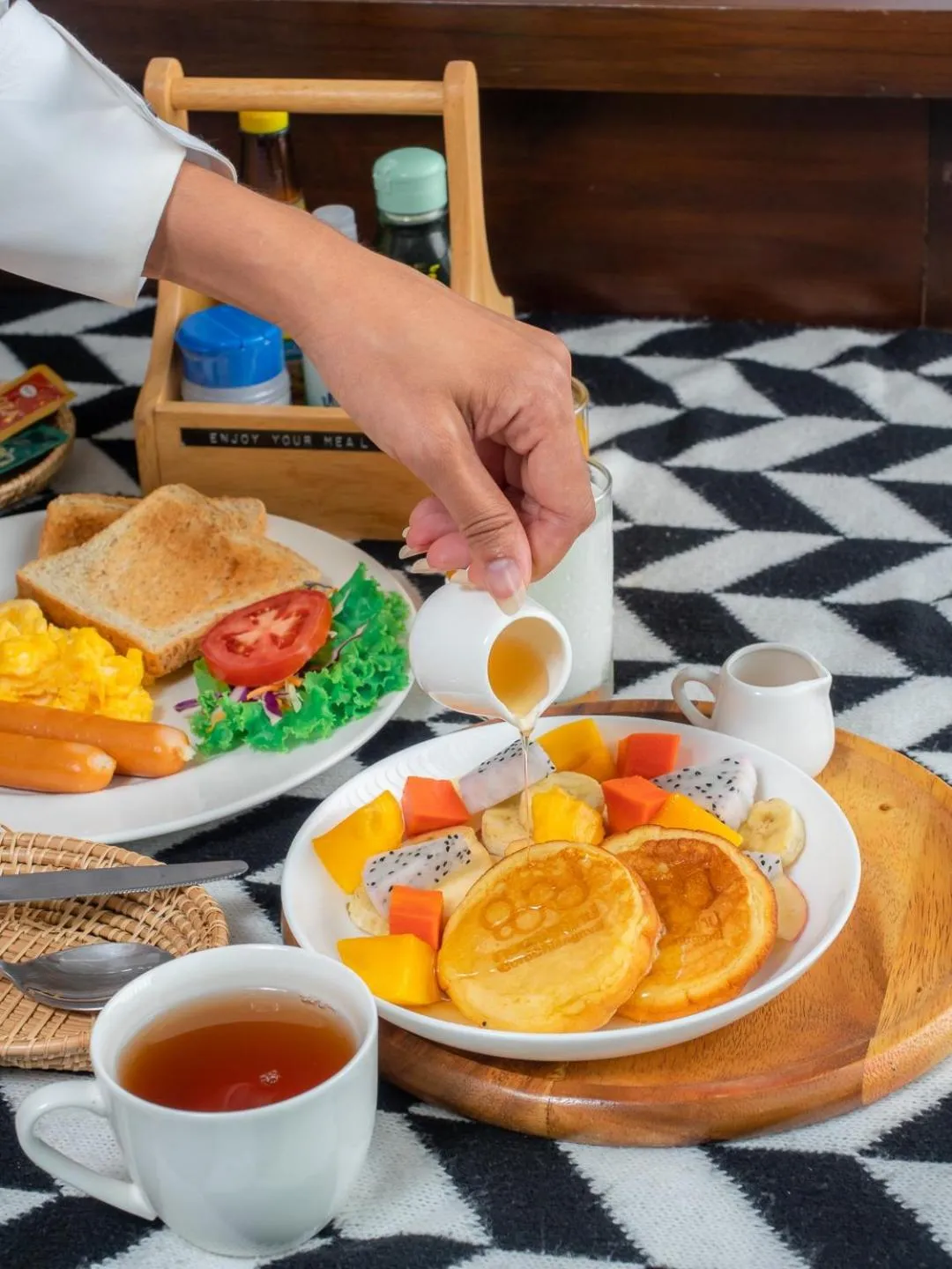 Breakfast in Mini-Me HUBS, Charm Suites & Pool in Old City