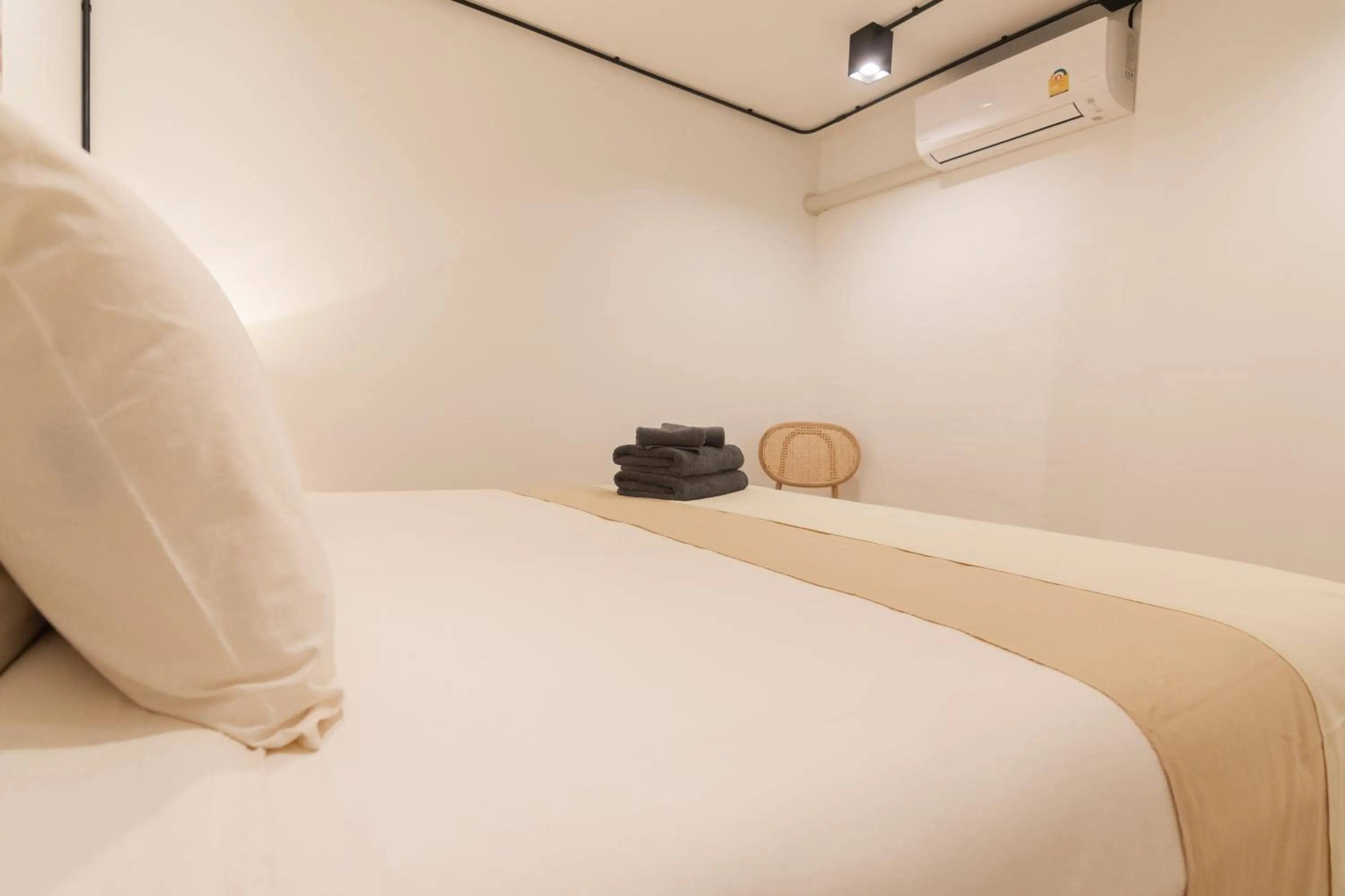 Bed in Mini-Me HUBS, Charm Suites & Pool in Old City