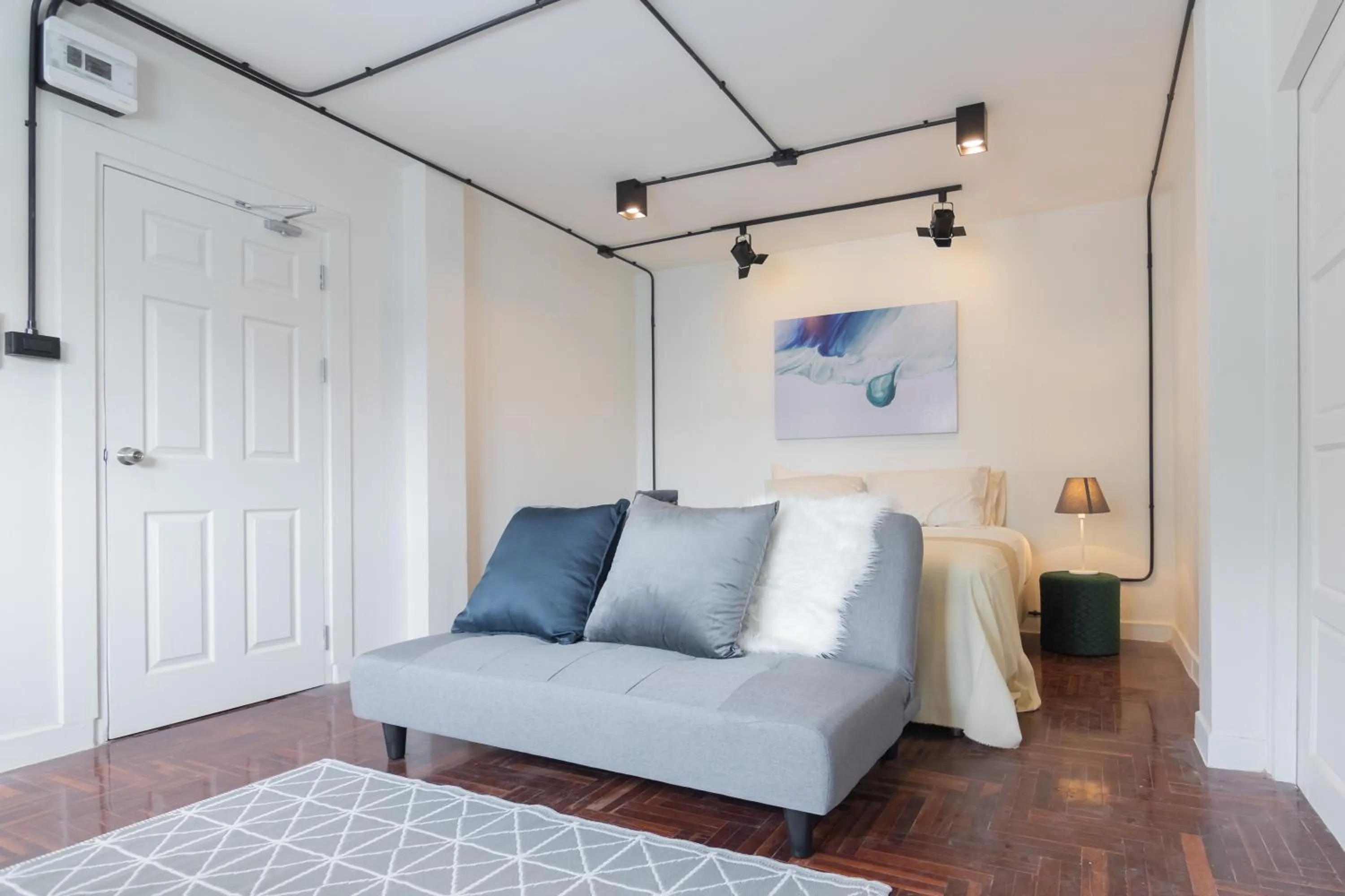 Bed in Mini-Me HUBS, Charm Suites & Pool in Old City