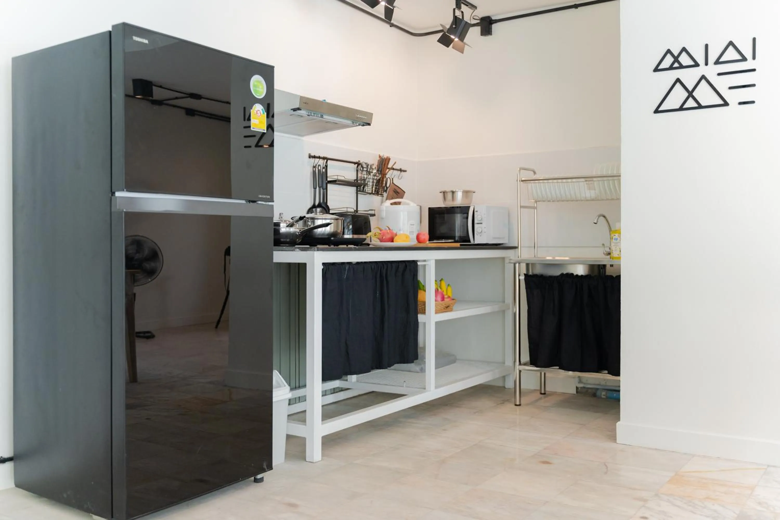 Communal lounge/ TV room in Mini-Me HUBS, Charm Suites & Pool in Old City