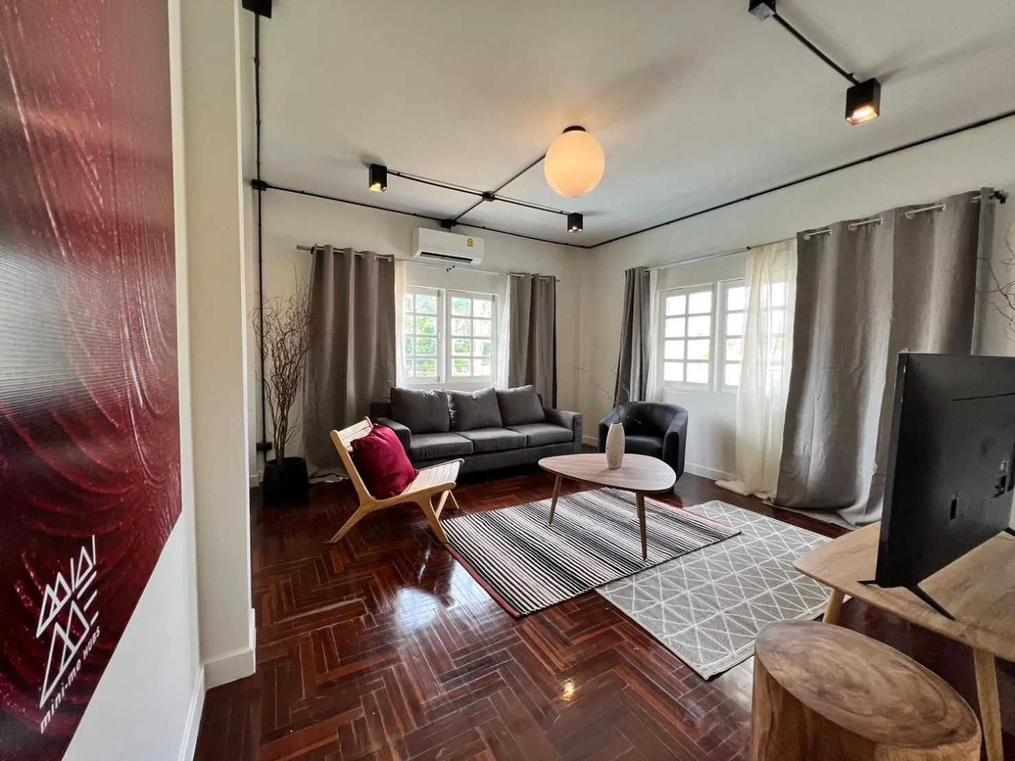 TV and multimedia in Mini-Me HUBS, Charm Suites & Pool in Old City