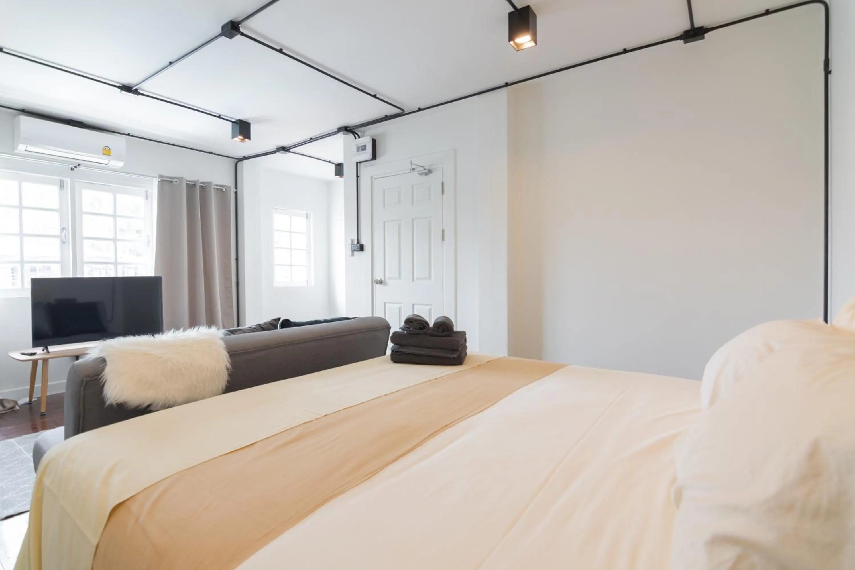 Bed in Mini-Me HUBS, Charm Suites & Pool in Old City