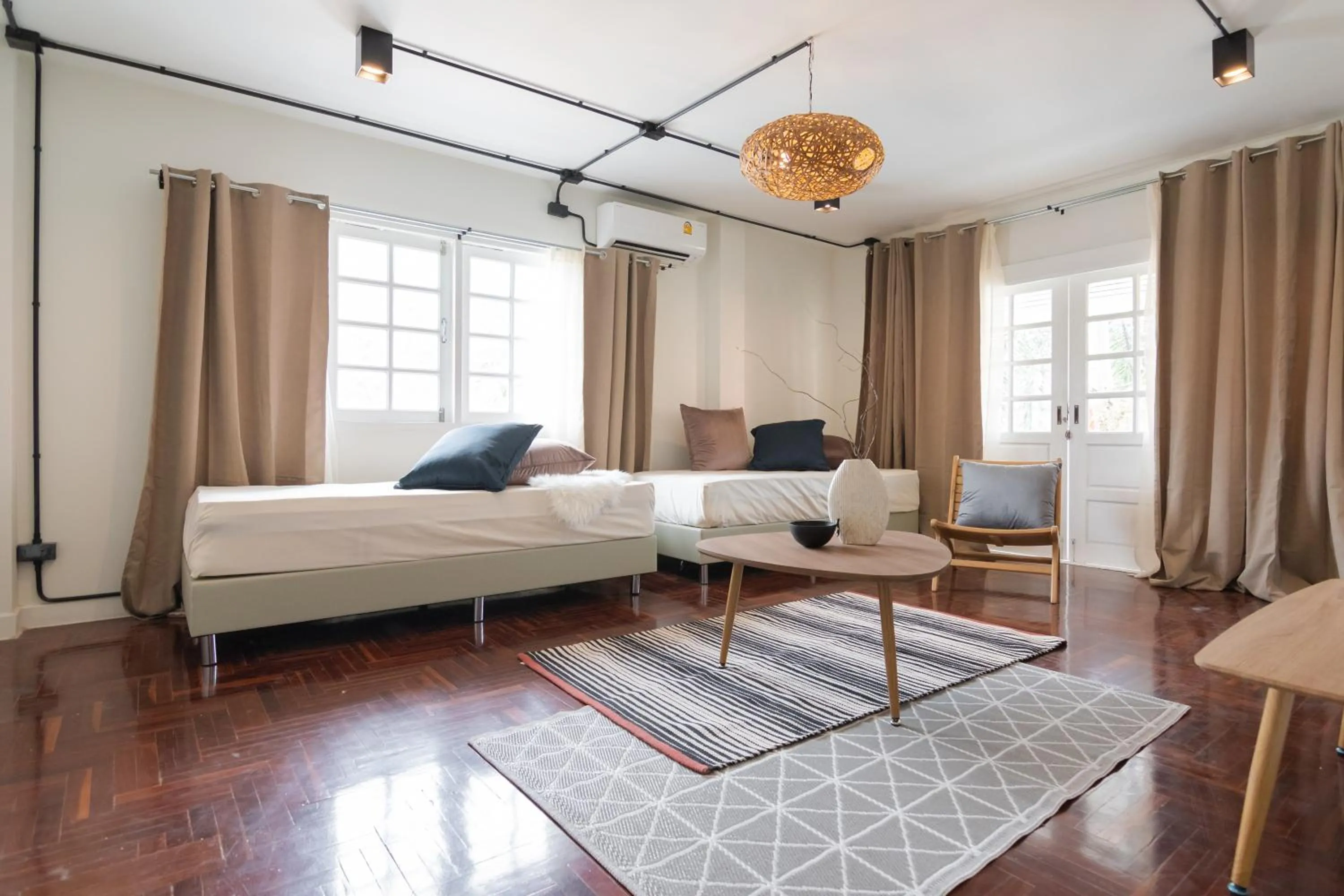 Living room, Bed in Mini-Me HUBS, Charm Suites & Pool in Old City