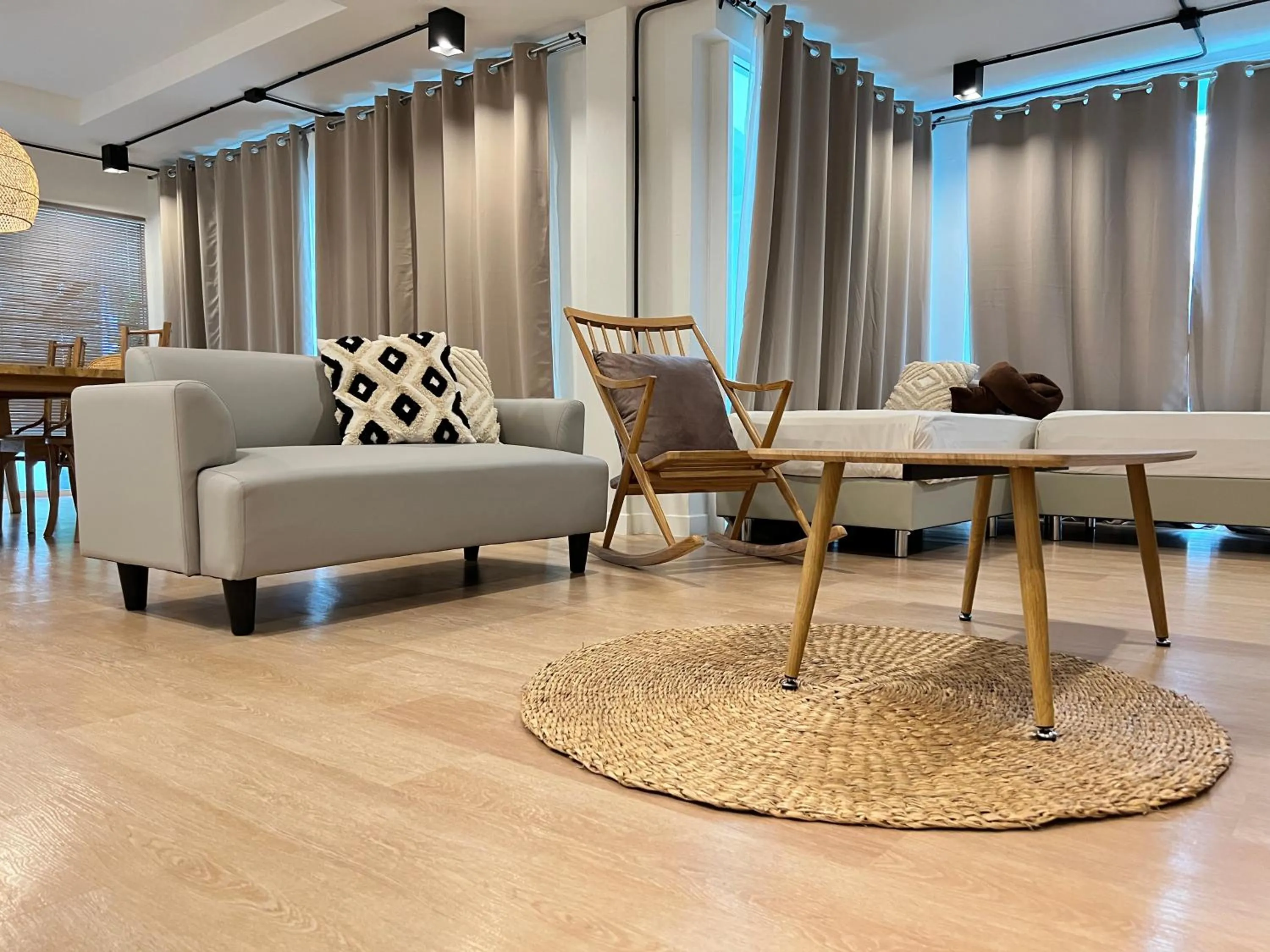 Living room in Mini-Me HUBS, Charm Suites & Pool in Old City