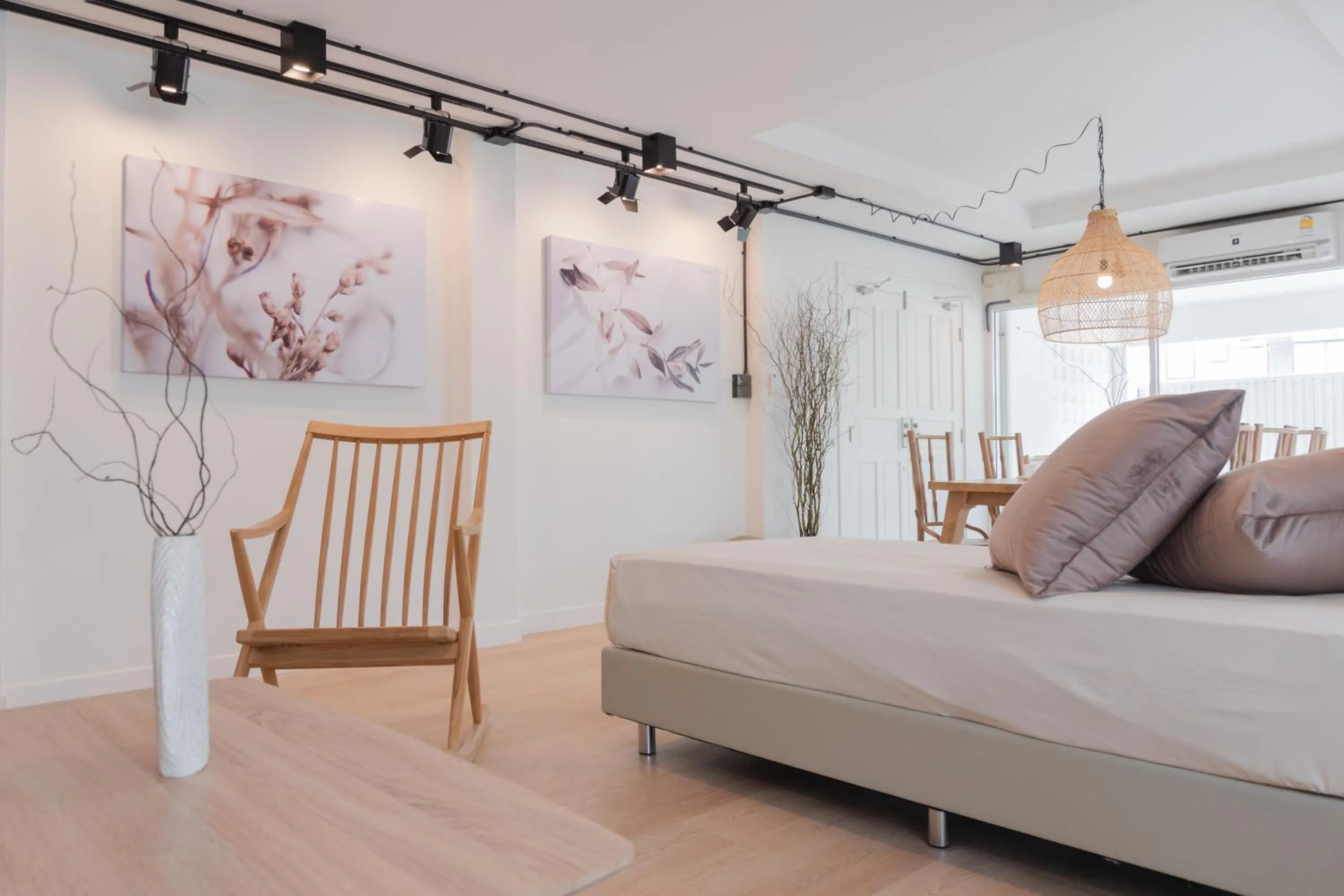 Living room, Bed in Mini-Me HUBS, Charm Suites & Pool in Old City