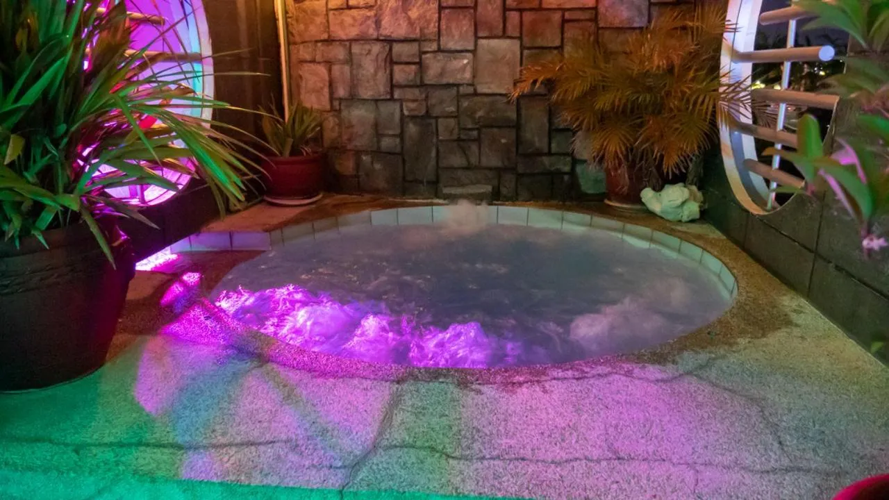 Night in Fields Palace Hotel