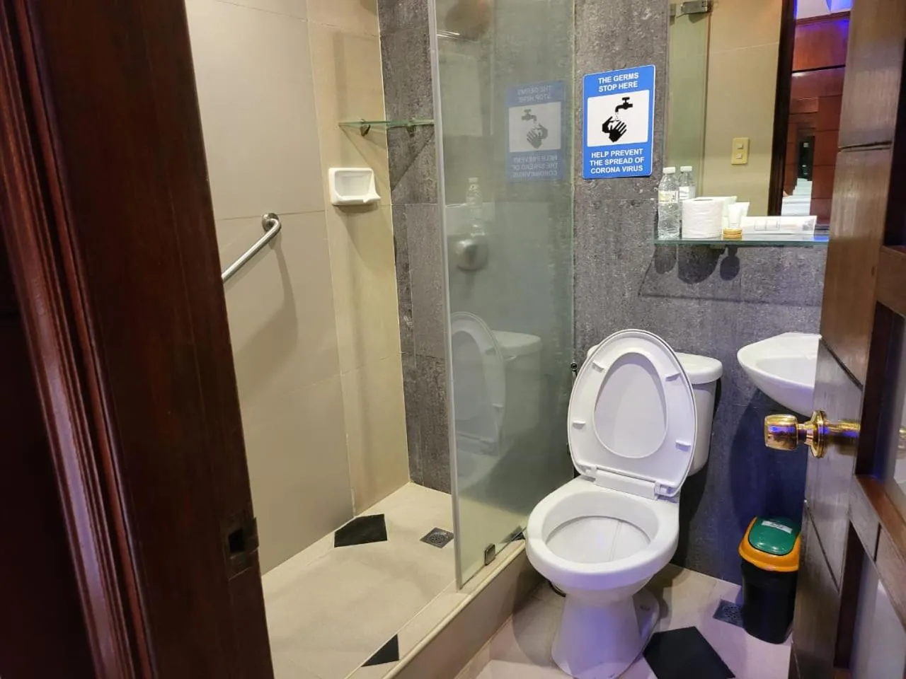 Shower in Fields Palace Hotel