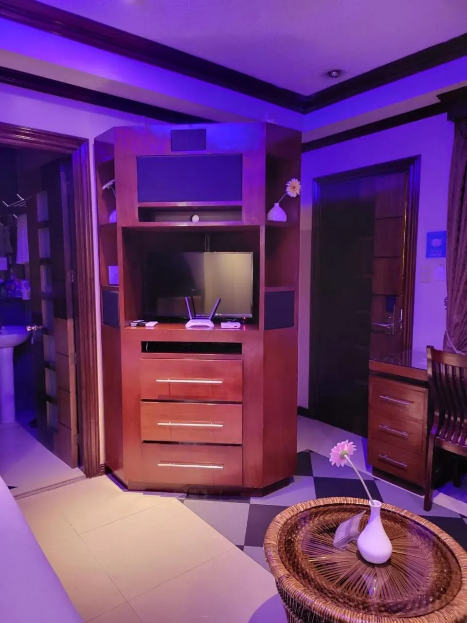 TV and multimedia in Fields Palace Hotel