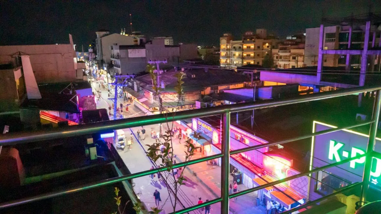 Evening entertainment in Fields Palace Hotel