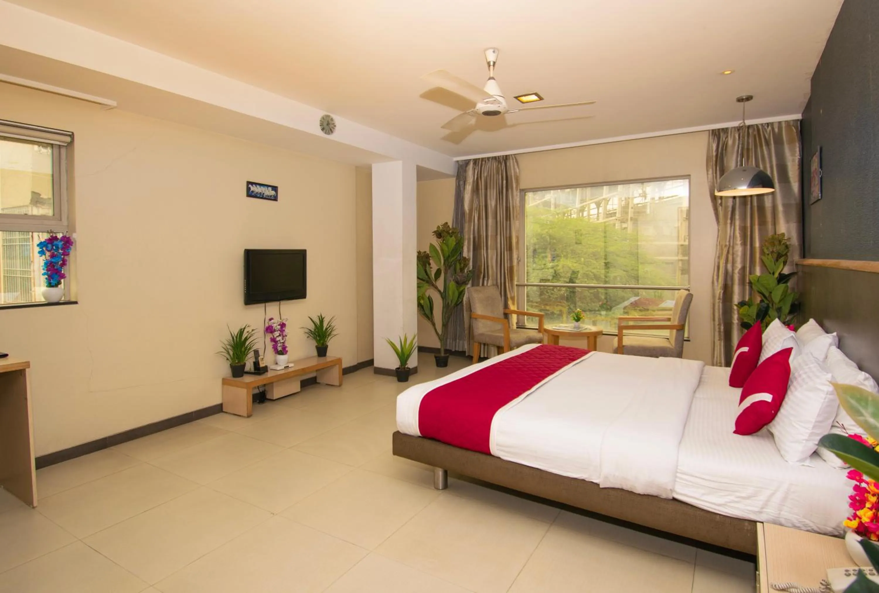 Photo of the whole room, Bed in Octave Koregaon Park