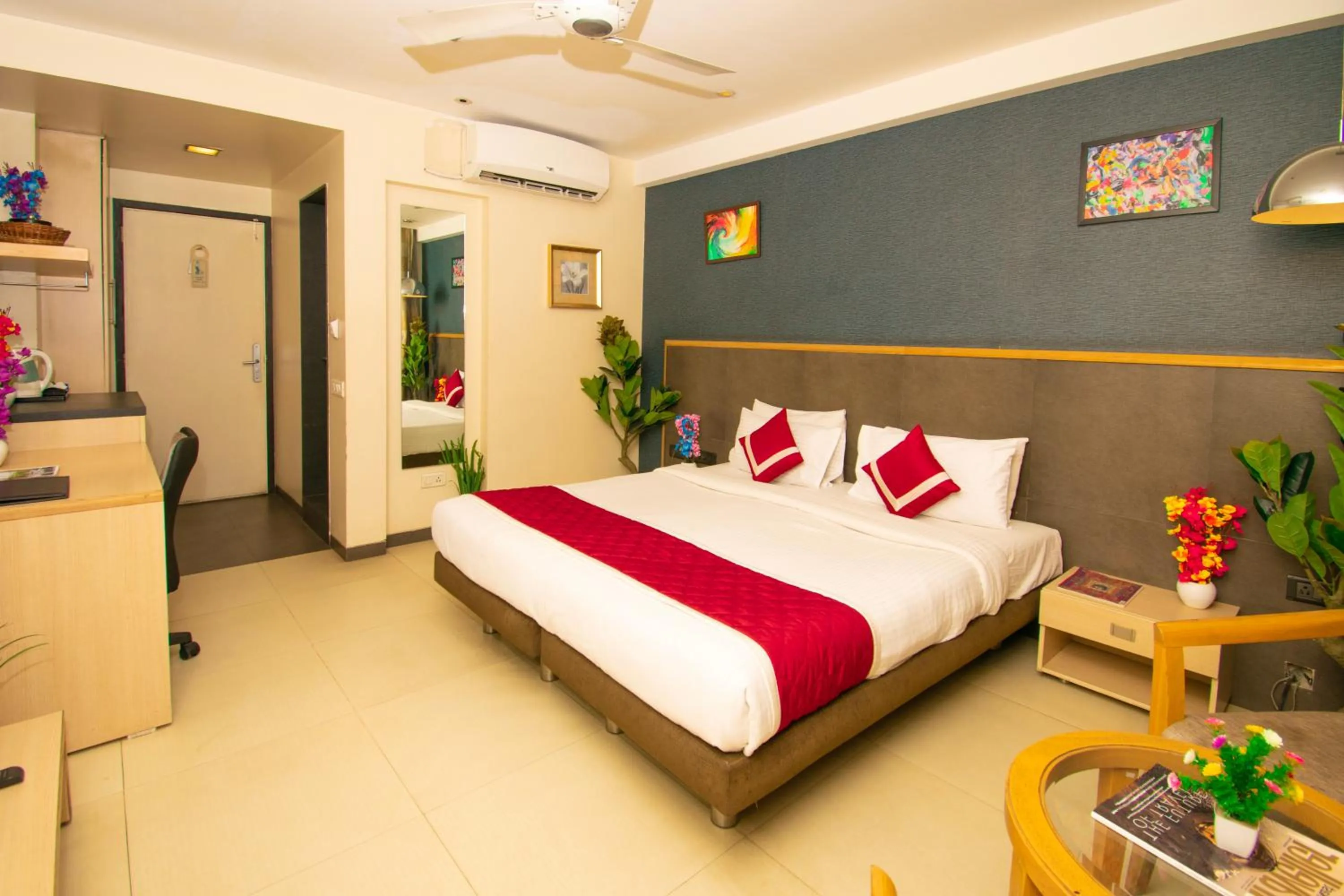 Photo of the whole room, Bed in Octave Koregaon Park