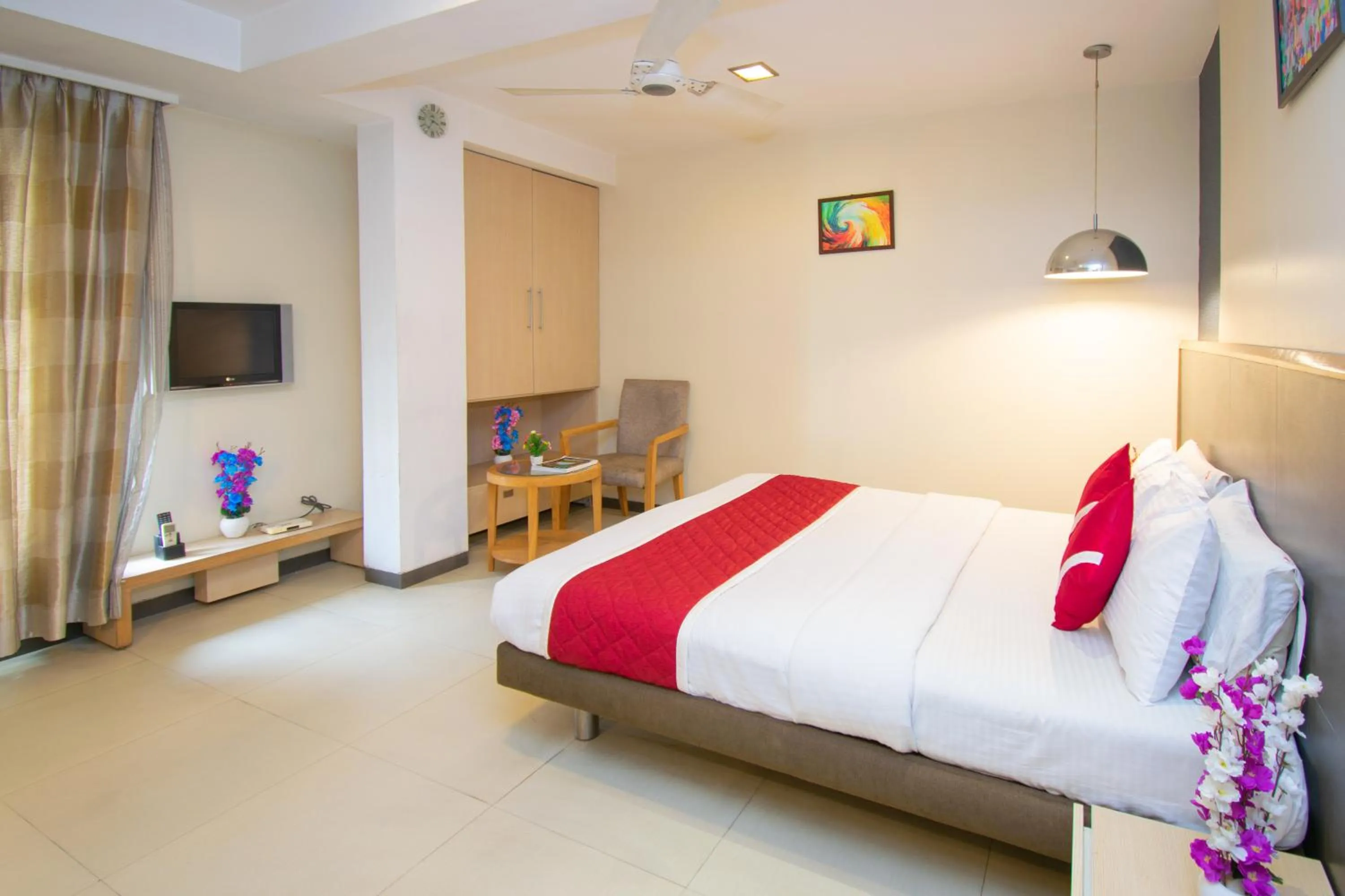 Photo of the whole room, Bed in Octave Koregaon Park