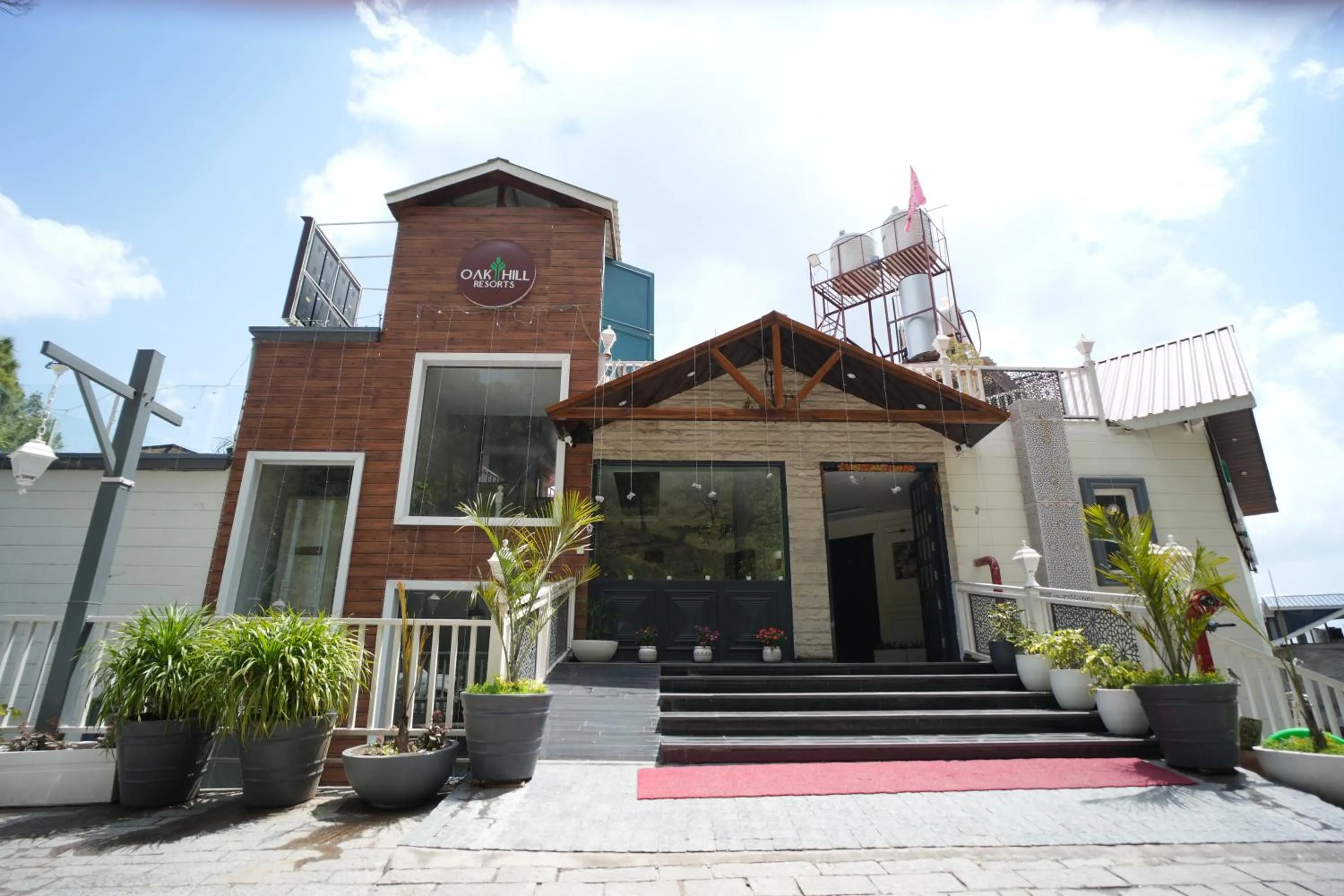 Facade/entrance in Oakhill Resorts