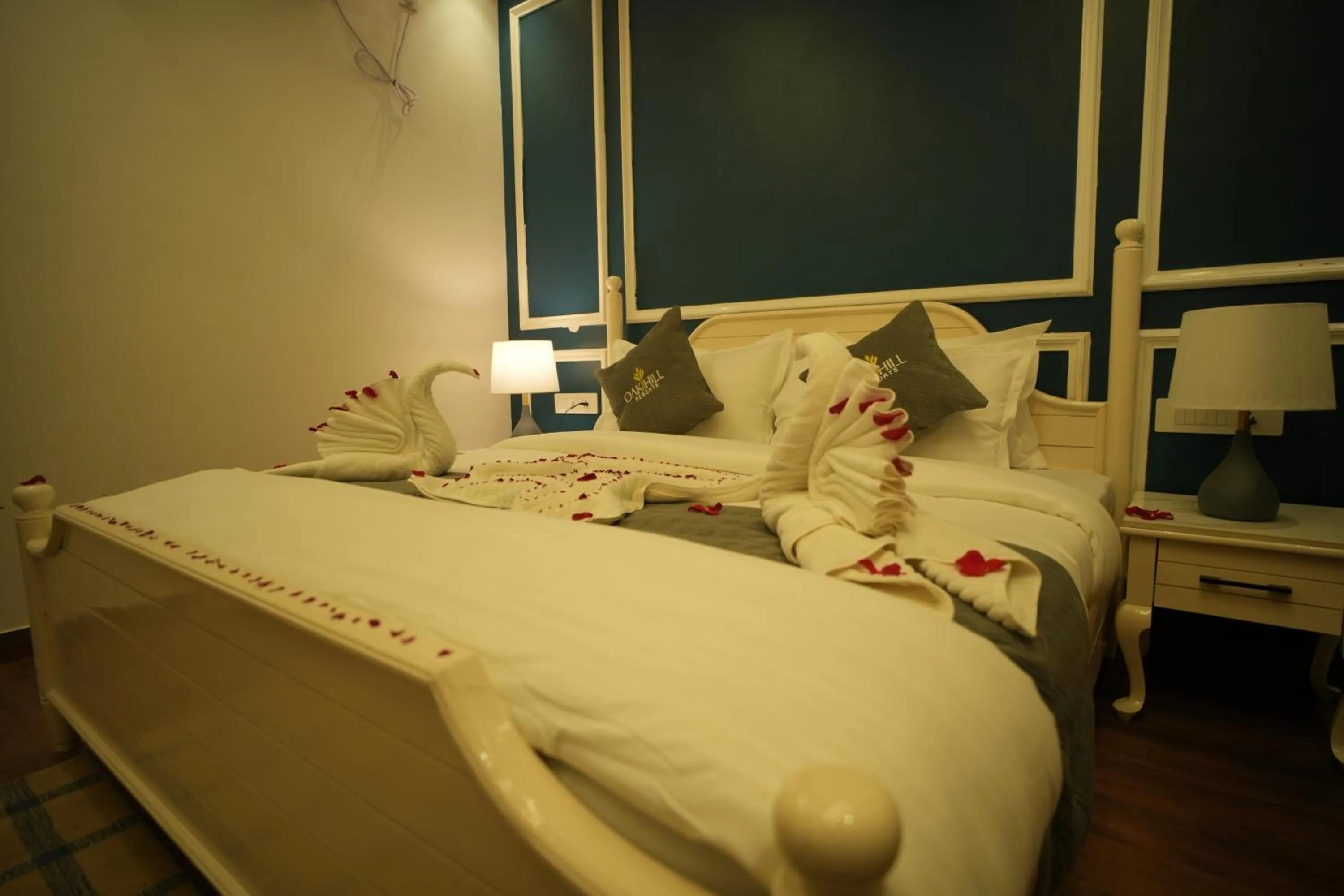 Bedroom, Bed in Oakhill Resorts