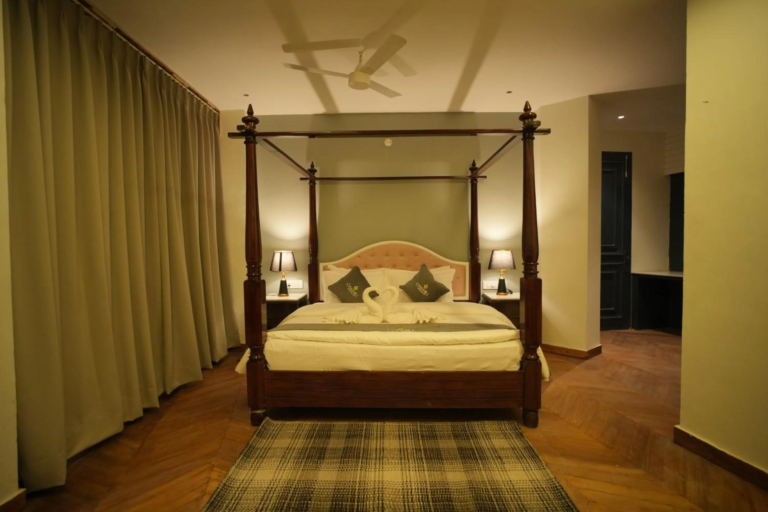 Photo of the whole room, Bed in Oakhill Resorts