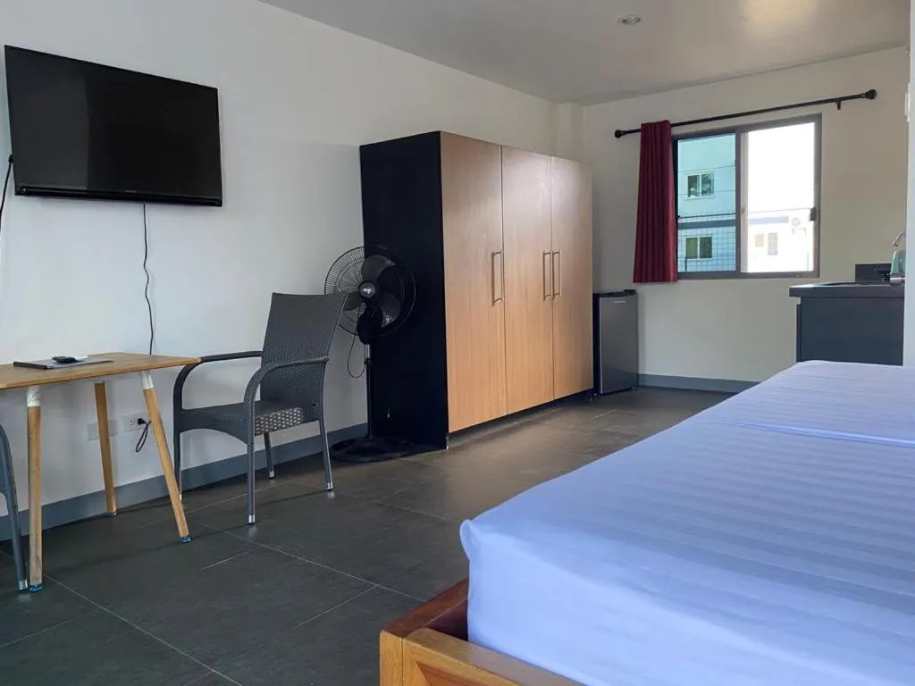 Kitchen or kitchenette, Bed in Malipaj Apartments