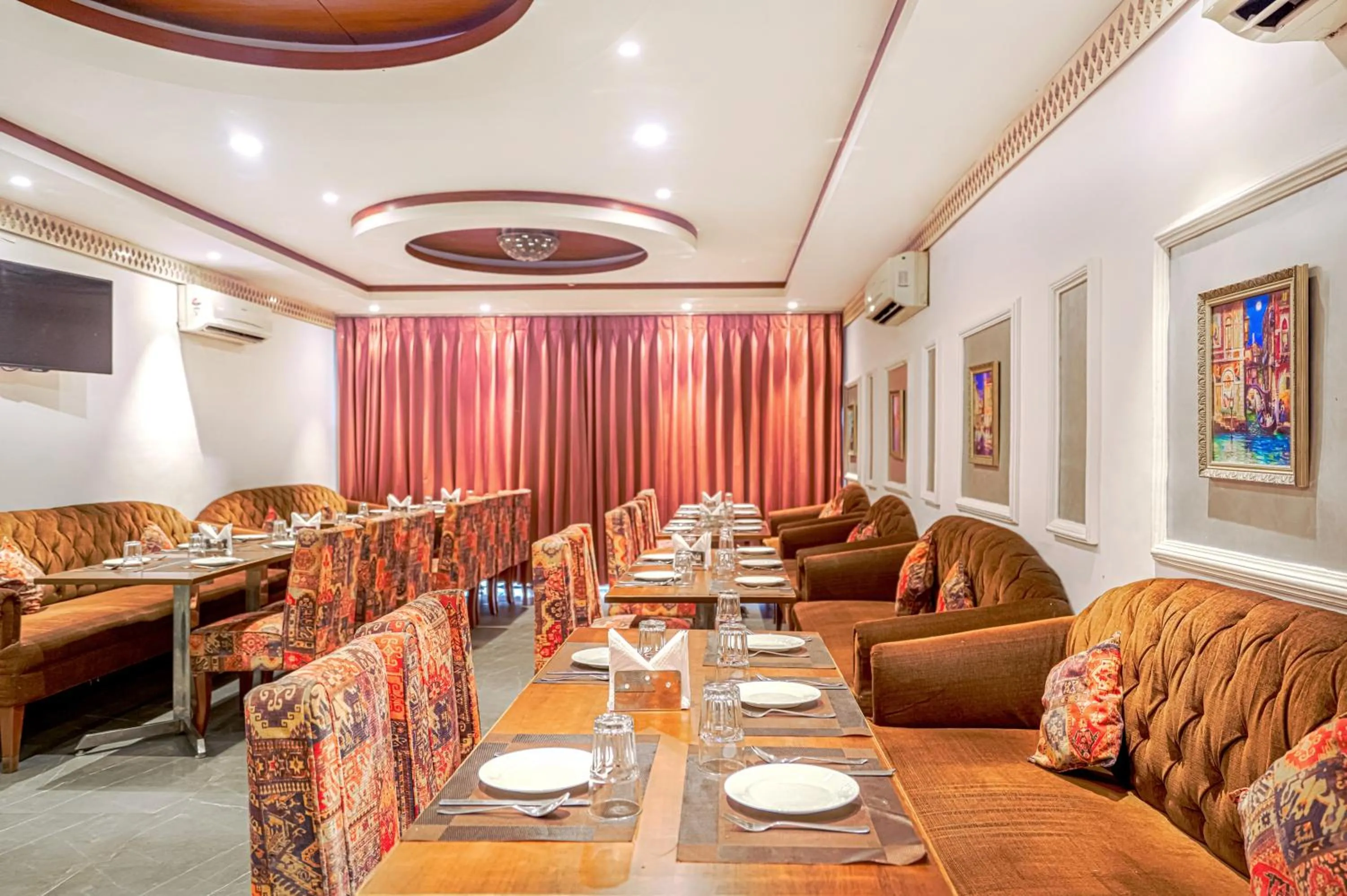 Restaurant/places to eat in Hotel Highway Greens Near VR Punjab Mall Airport Road Mohali Chandigarh