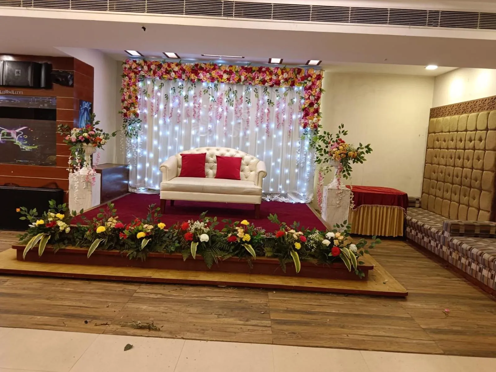 Banquet/Function facilities, Bed in Hotel Highway Greens Near VR Punjab Mall Airport Road Mohali Chandigarh