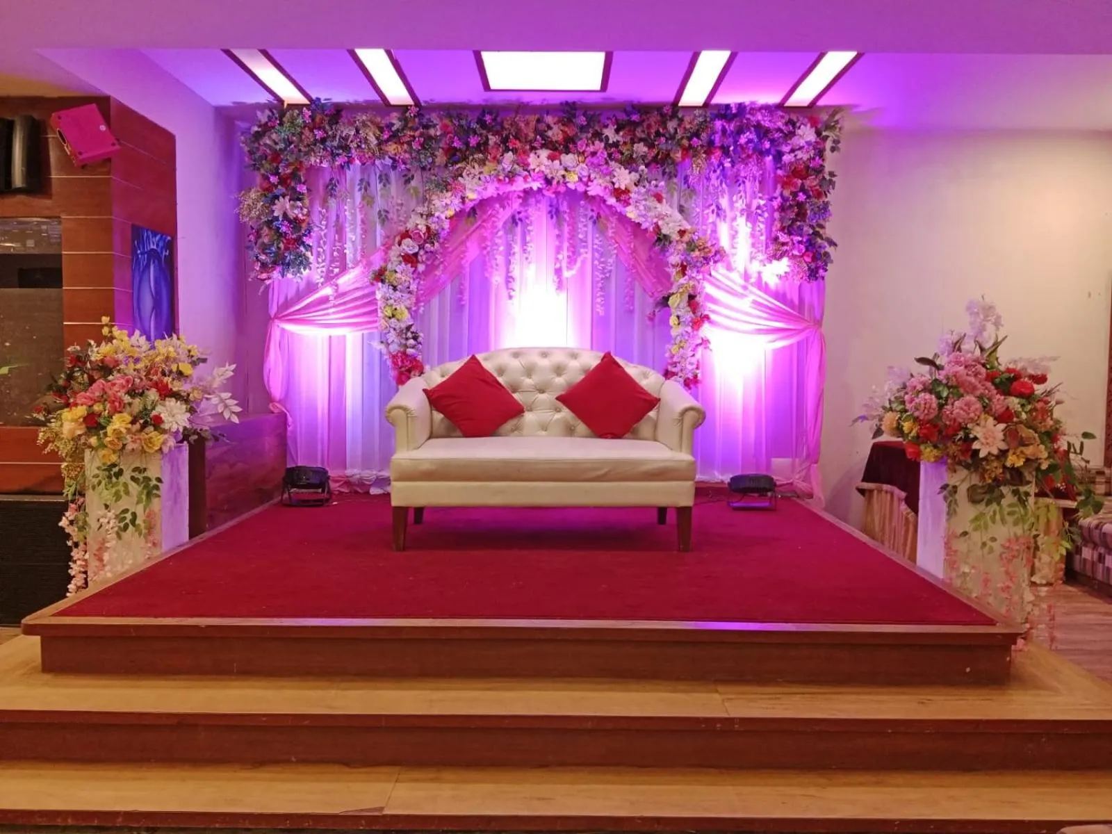 Banquet/Function facilities, Bed in Hotel Highway Greens Near VR Punjab Mall Airport Road Mohali Chandigarh