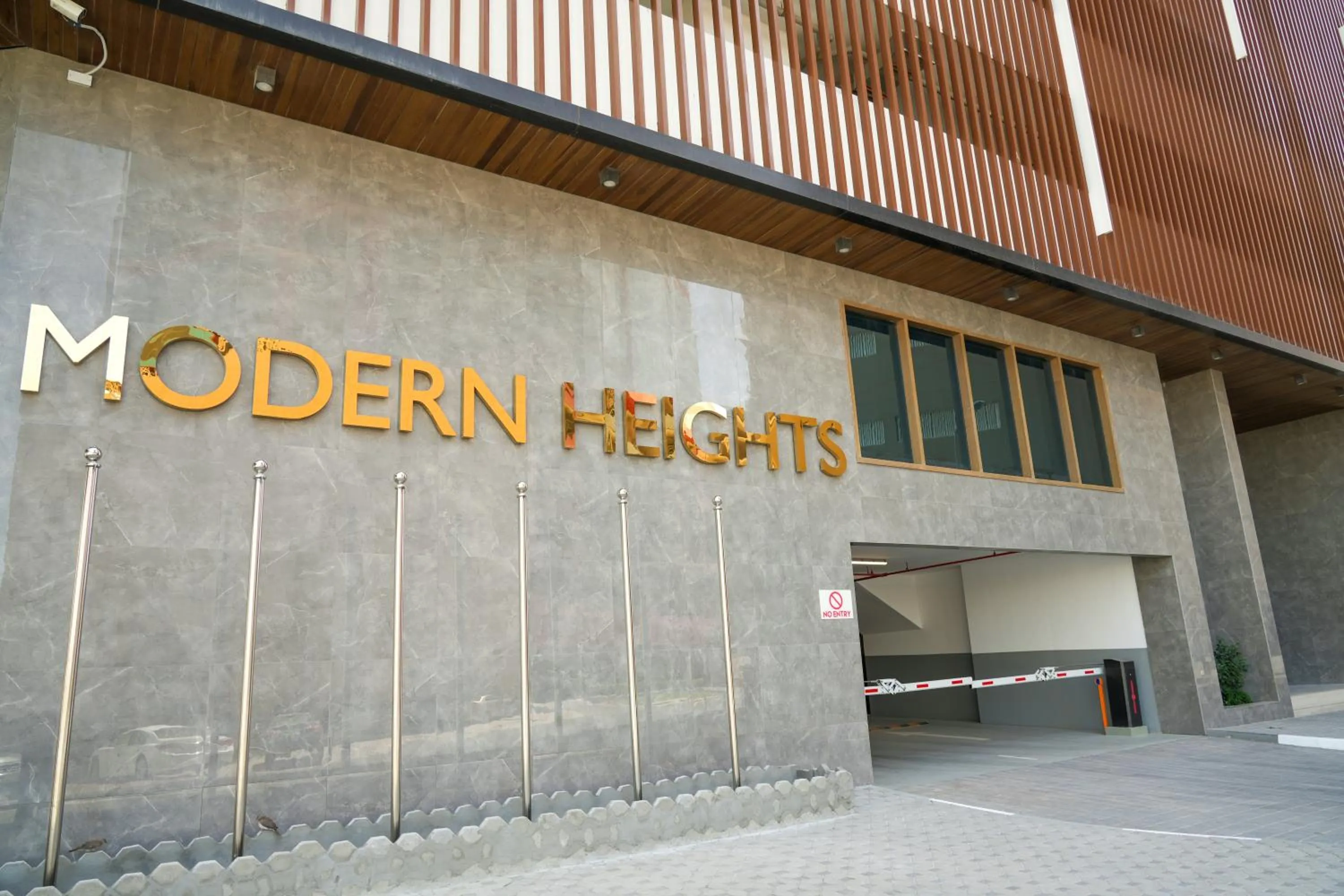 Text overlay in Modern Heights