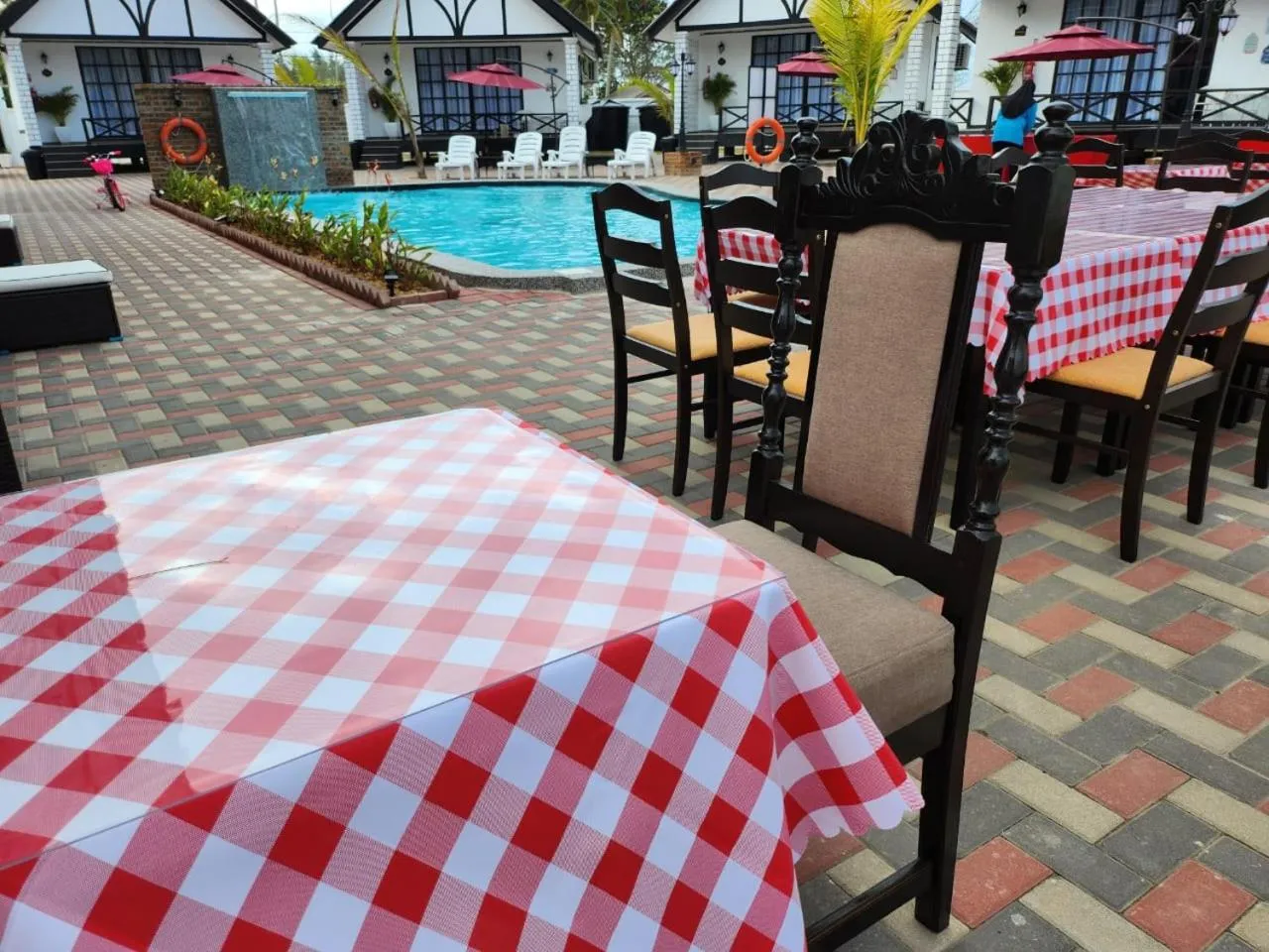 Restaurant/places to eat in BERUNTUNG KE BARI RESORT @ PANTAI PENARIK