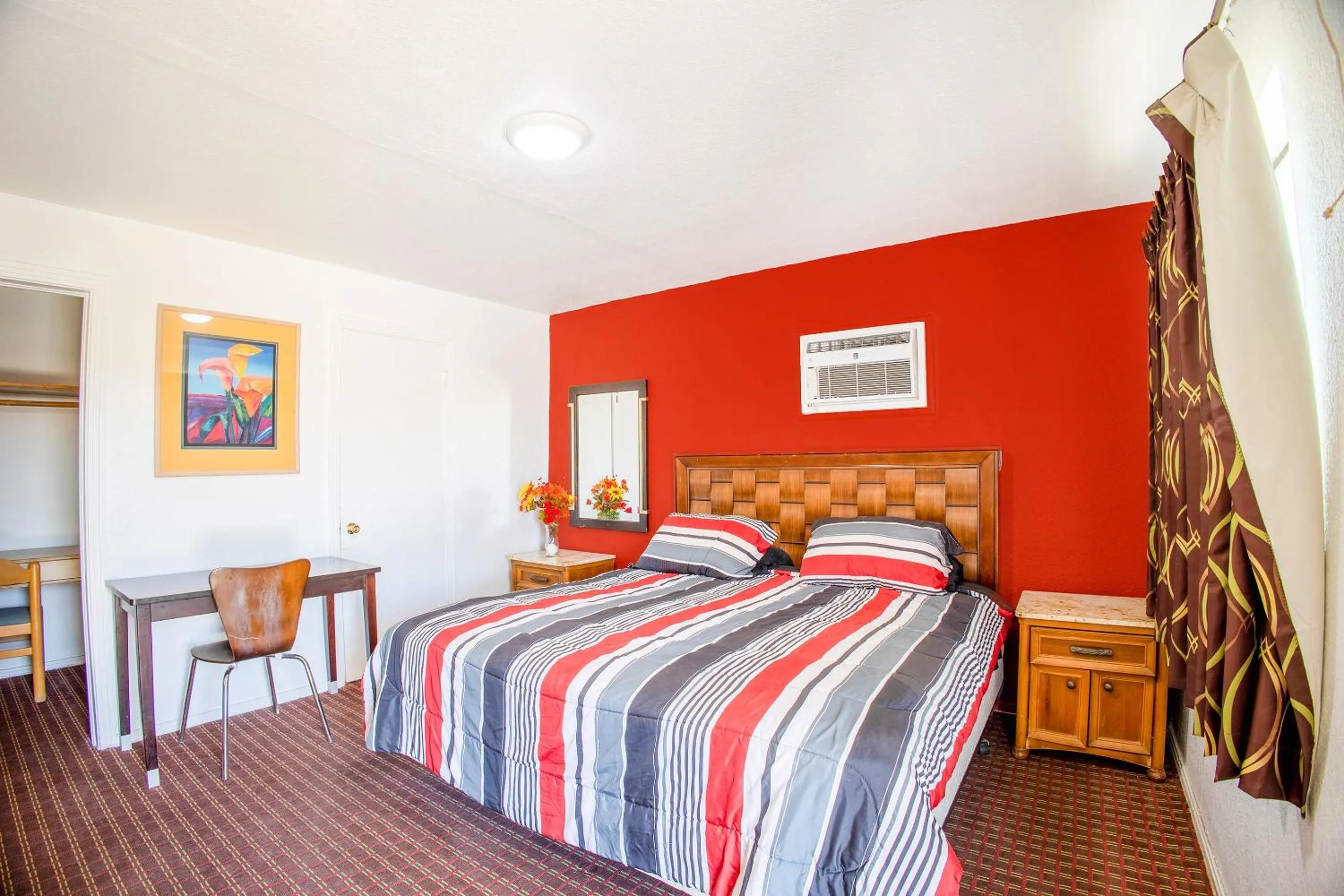 Bedroom, Bed in Sands Motel By OYO El Paso near Airport