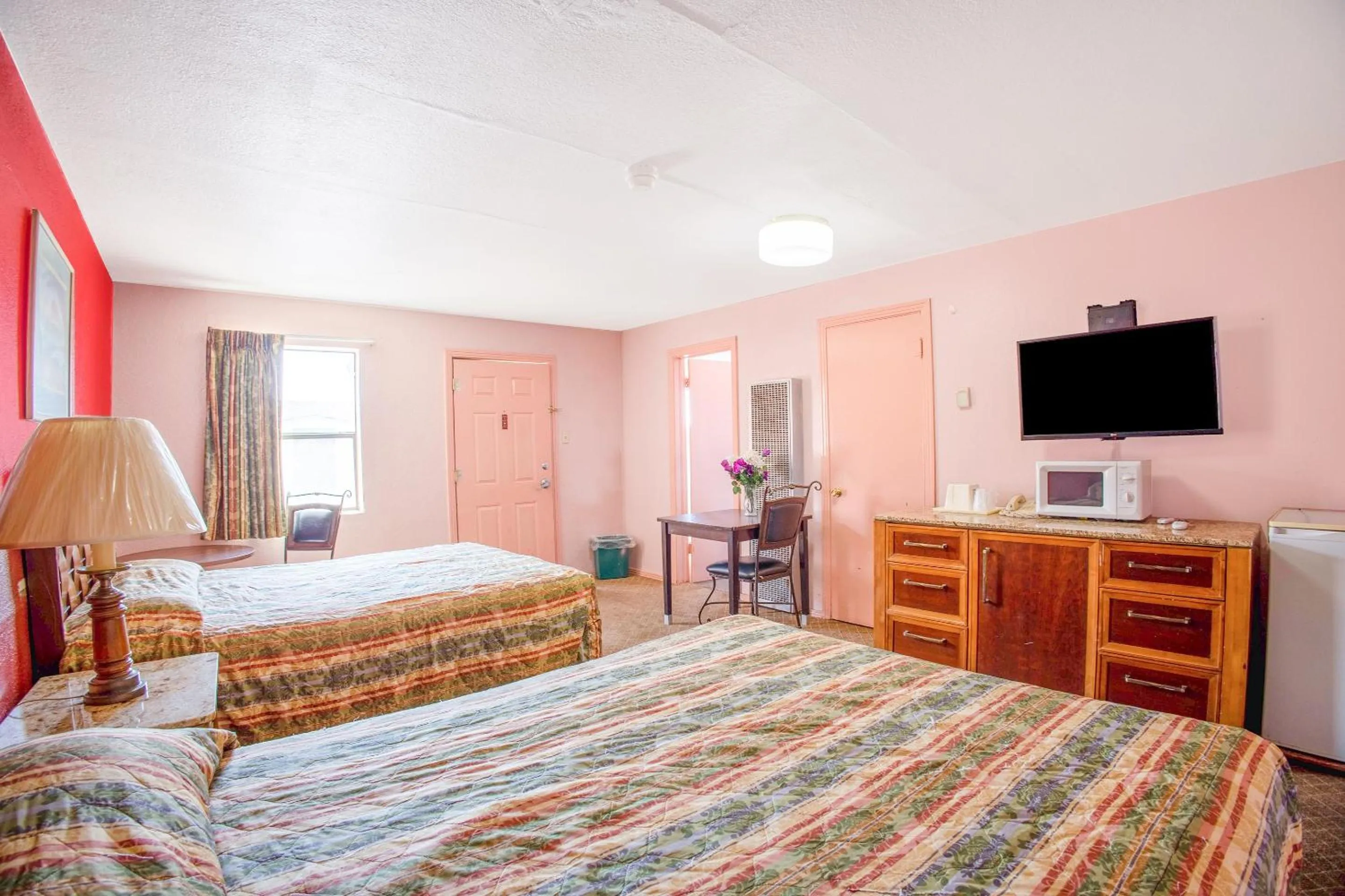 Bedroom, Bed in Sands Motel By OYO El Paso near Airport