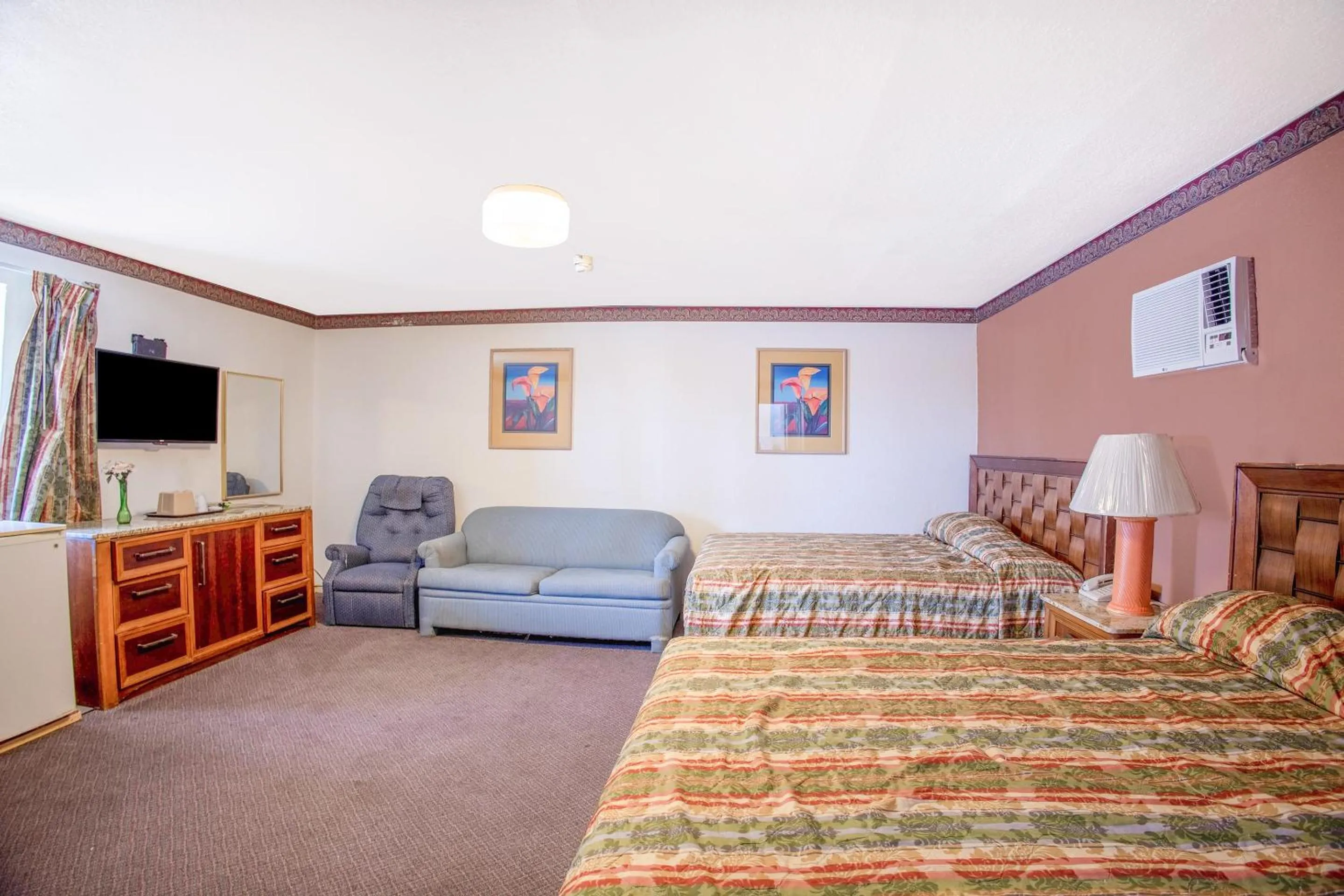 Bedroom, Bed in Sands Motel By OYO El Paso near Airport