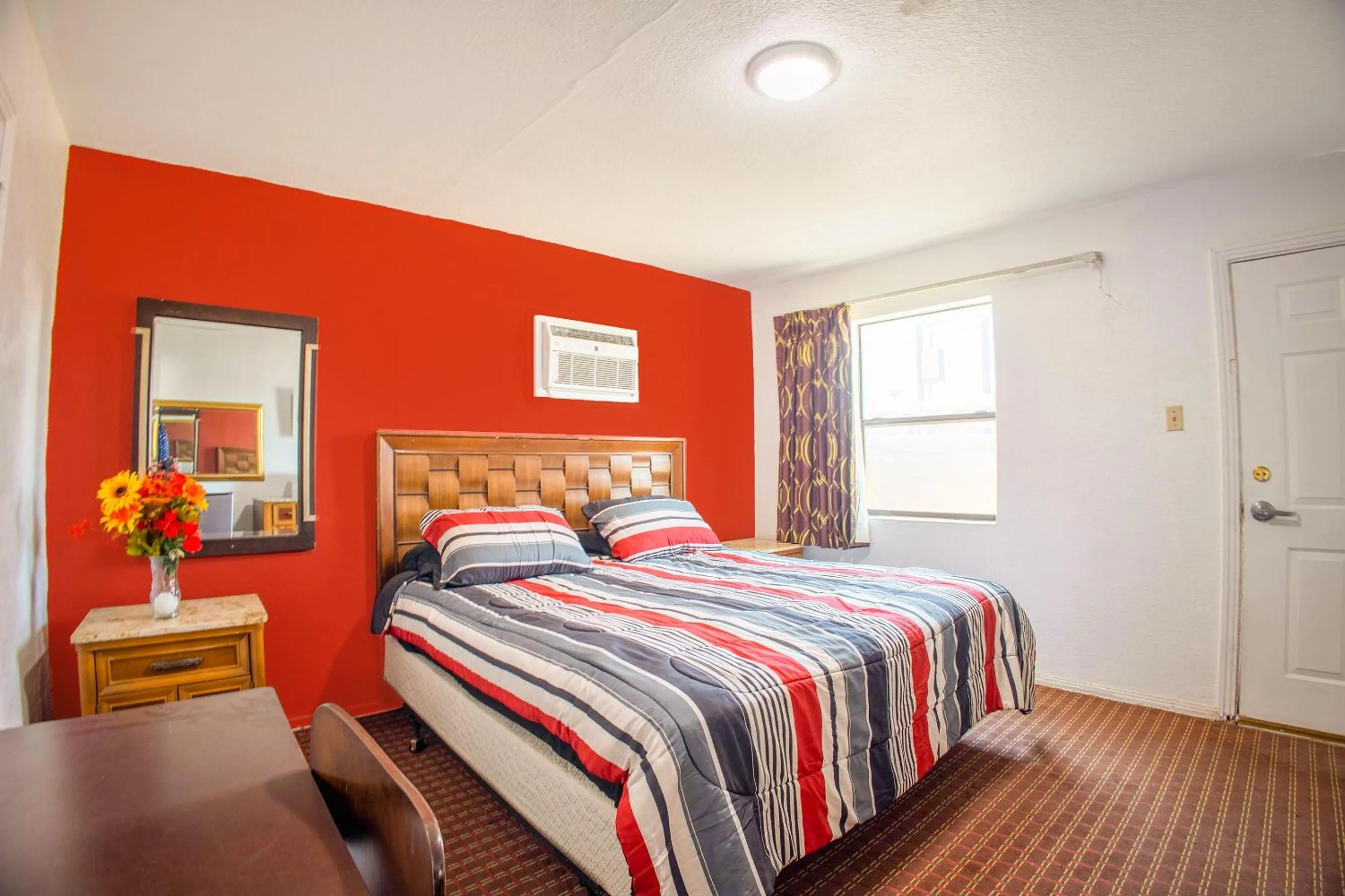 Bedroom, Bed in Sands Motel By OYO El Paso near Airport