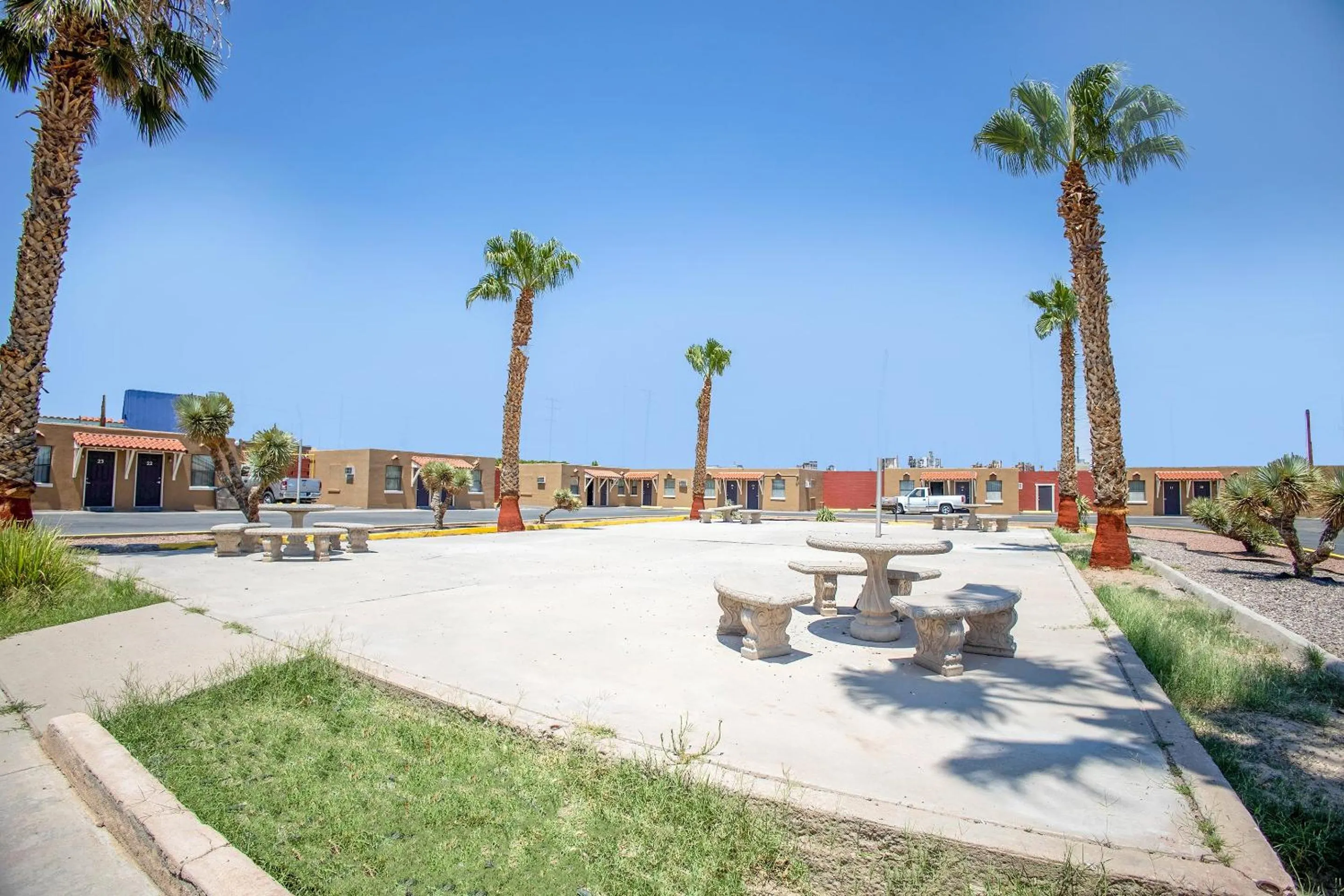 Facade/entrance in Sands Motel By OYO El Paso near Airport